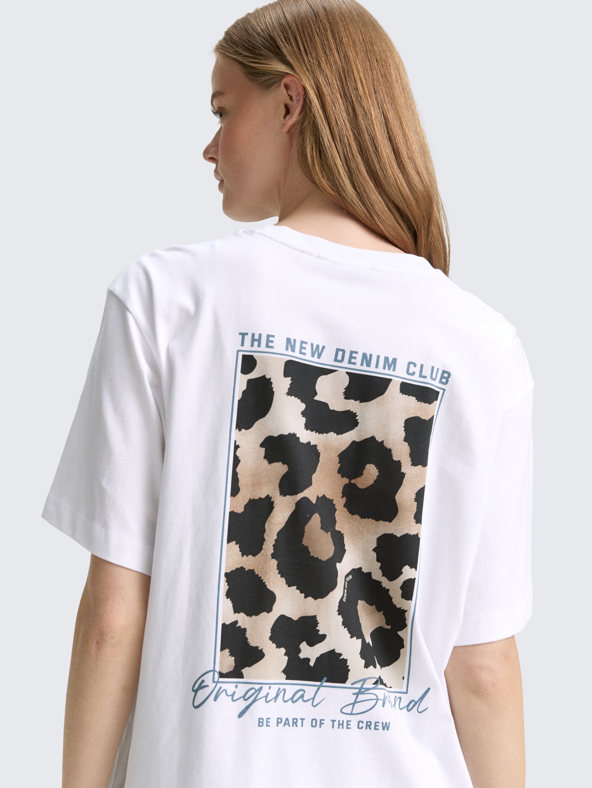 Oversize T-Shirt mit Rückenprint - White - Detail-Model-Ansicht