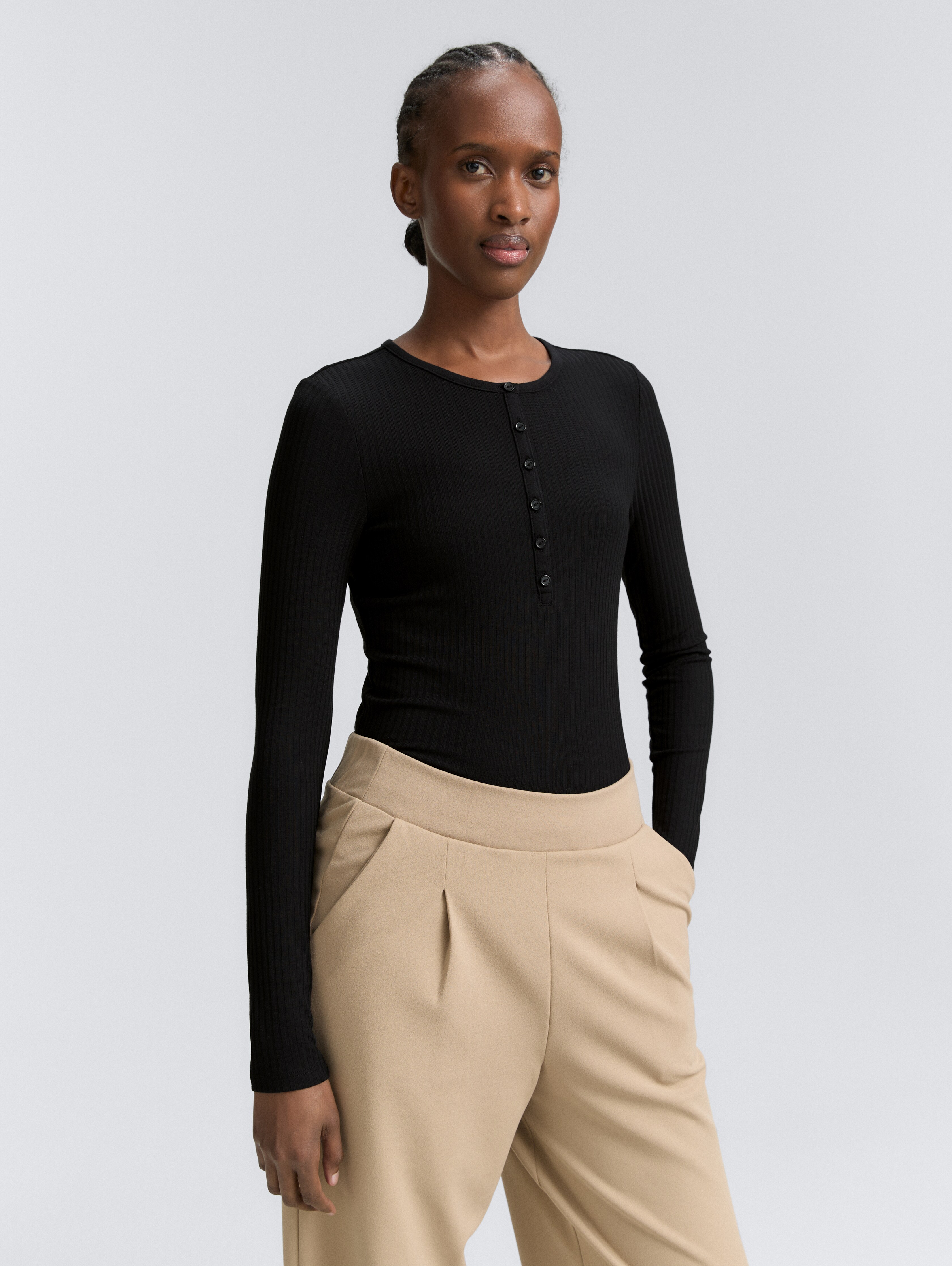 Ripp Henley Langarmshirt von Denim Female, deep black