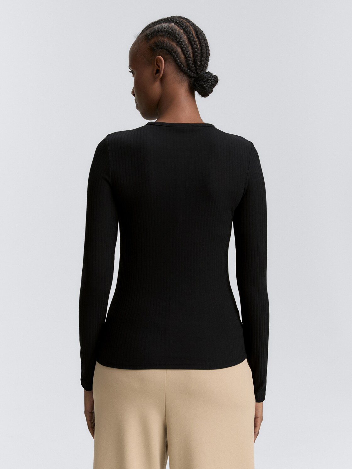 Ripp Henley Langarmshirt - deep black - Auschnitt Model-Rückansicht