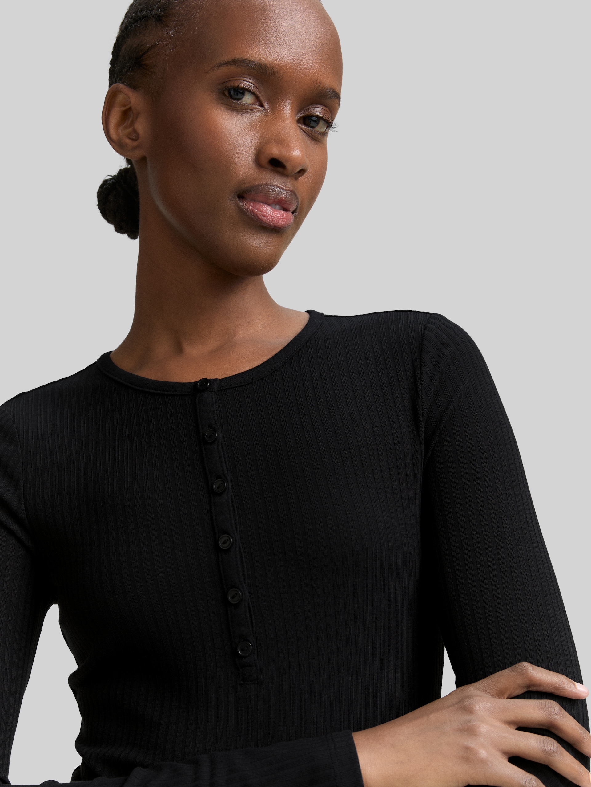 Ribbed Henley long sleeve shirt - deep black - Detail model view