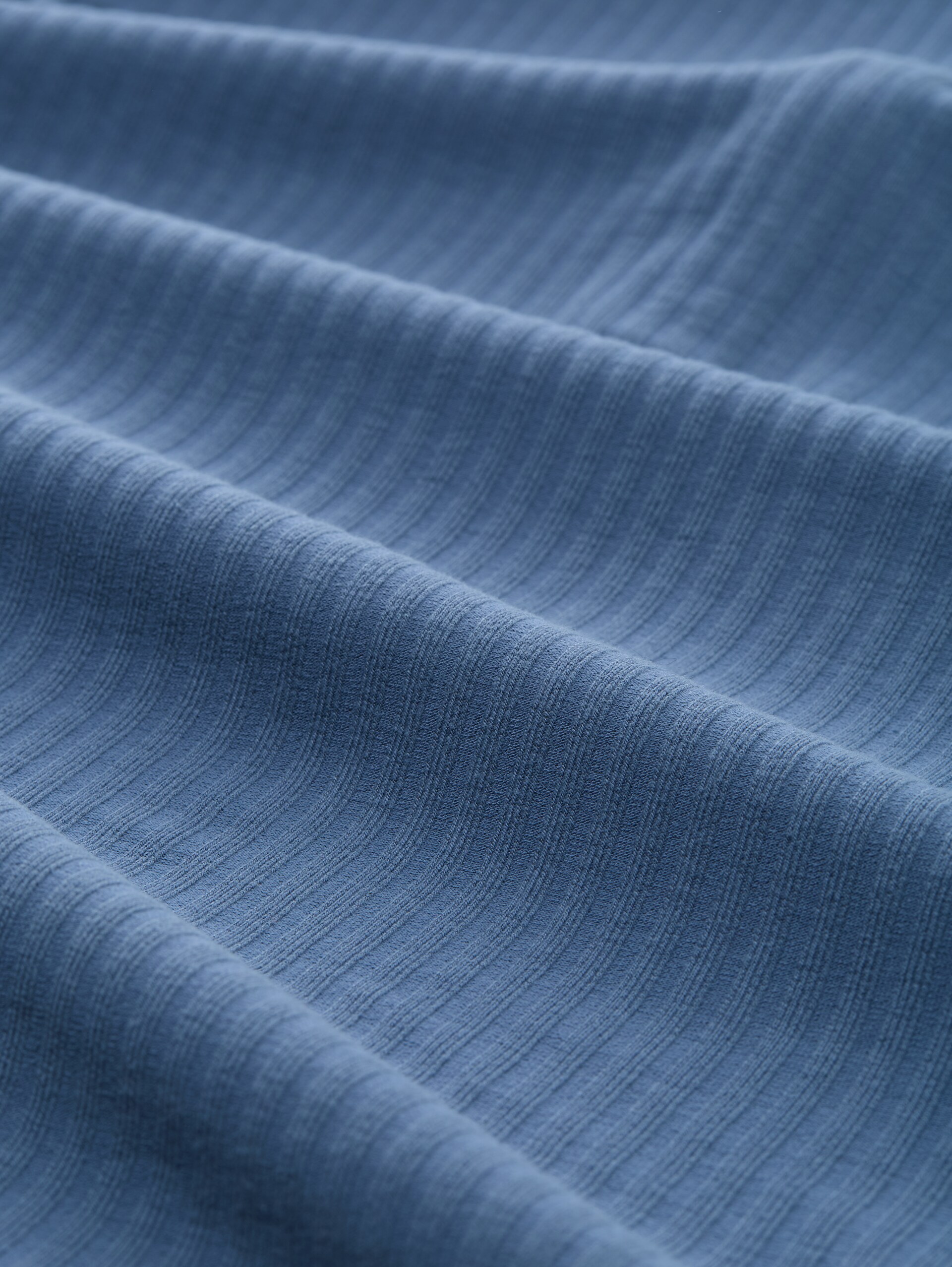 Ripp Henley Langarmshirt - dusty denim blue - Material-Ansicht