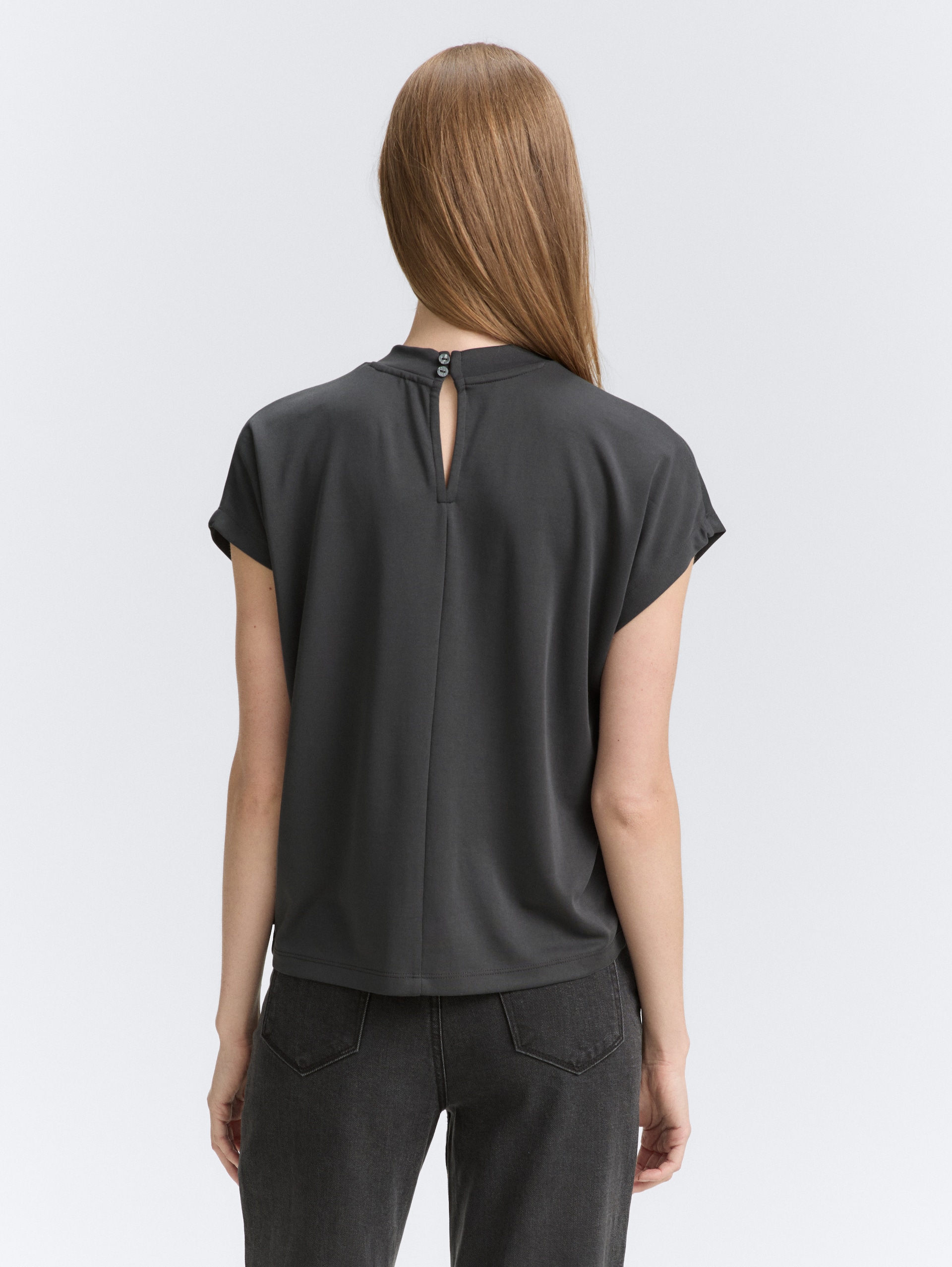 T-Shirt mit Fledermausärmeln - Tarmac Grey - Auschnitt Model-Rückansicht