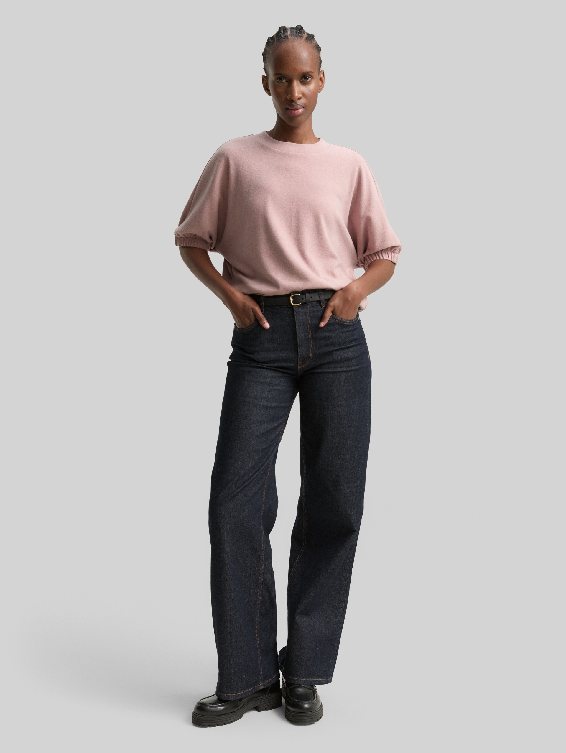 Boxy Fit T-Shirt - Antique Rose Melange - Model-Vorderansicht