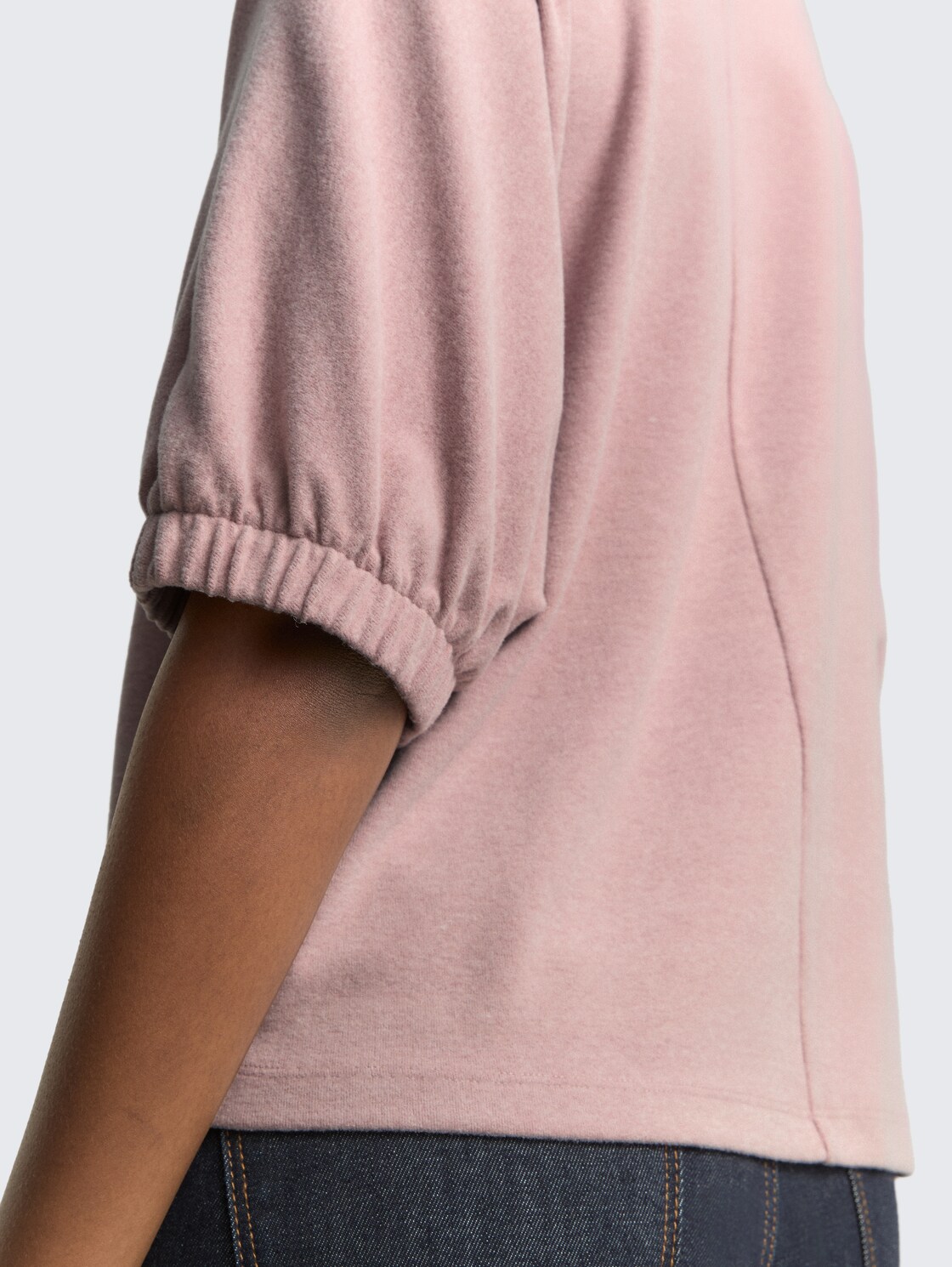 Boxy Fit T-Shirt - Antique Rose Melange - Detail-Model-Ansicht