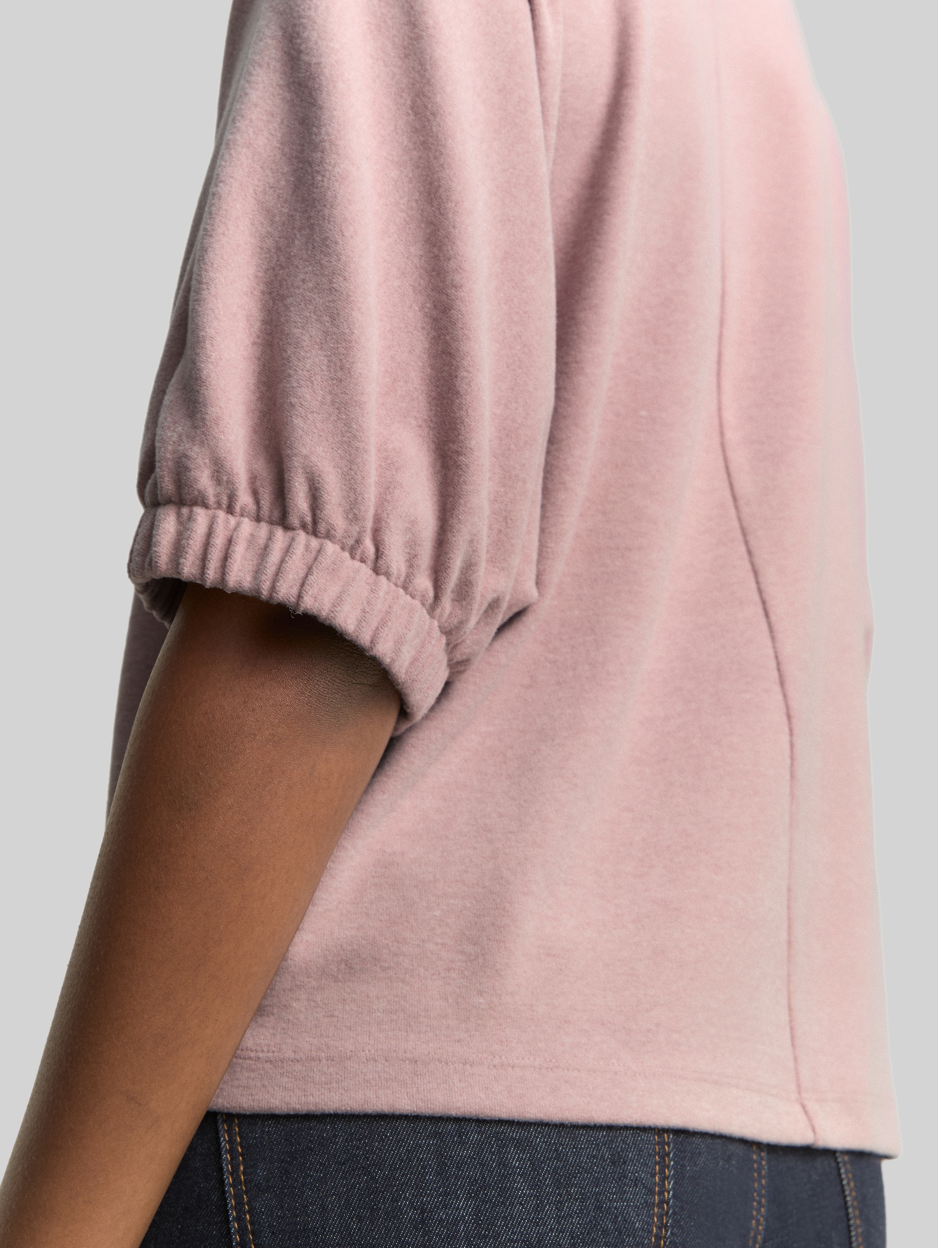 Boxy Fit T-Shirt - Antique Rose Melange - Detail-Model-Ansicht