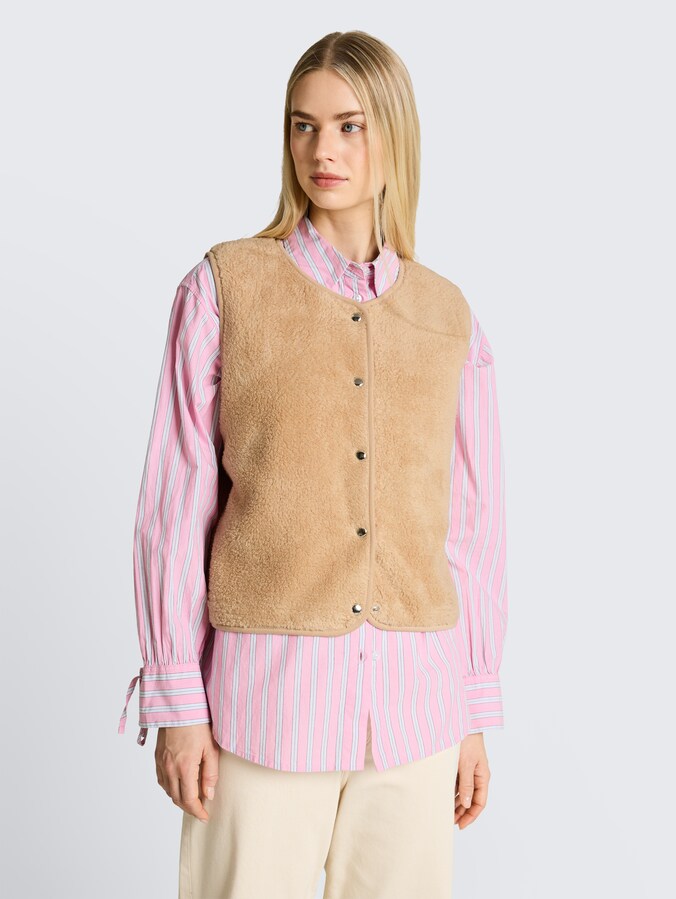 Loose fit teddy waistcoat by Denim Female, caramel beige