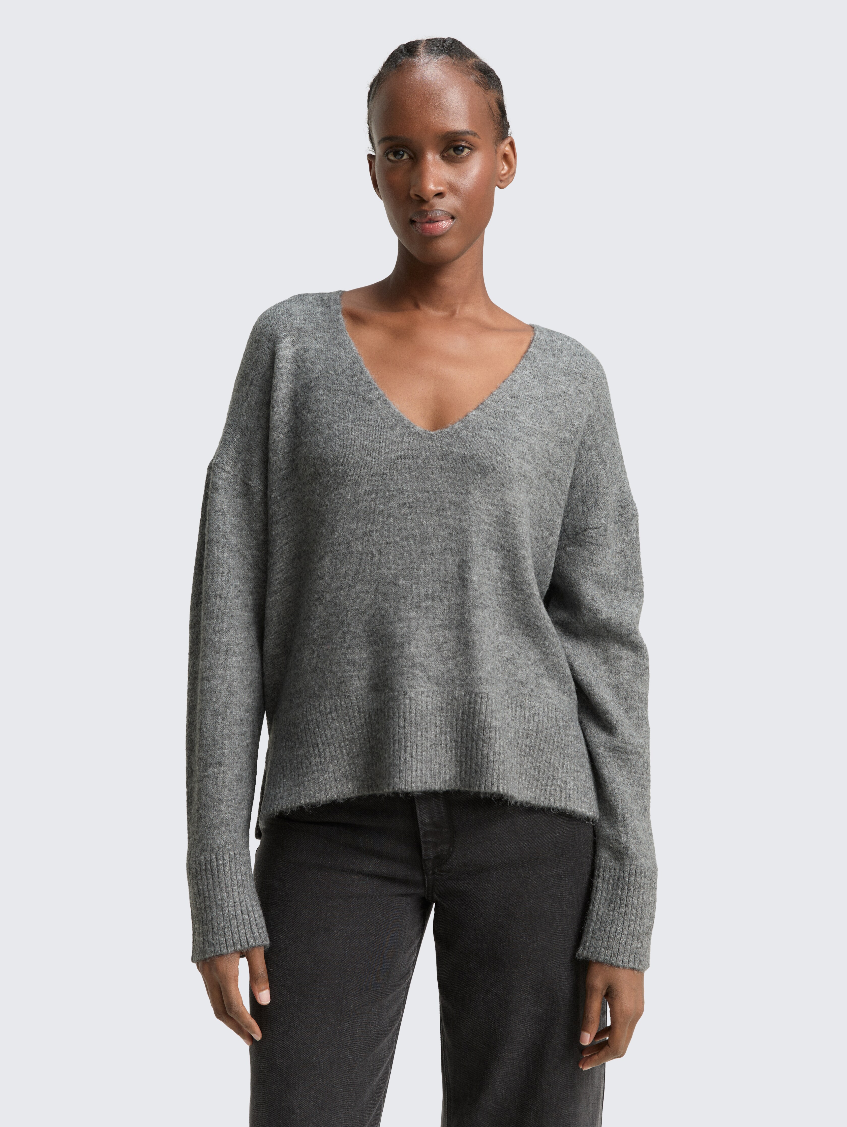 Relaxed Fit Strickpullover mit V-Ausschnitt von Denim Female, Stormy Gray Melange