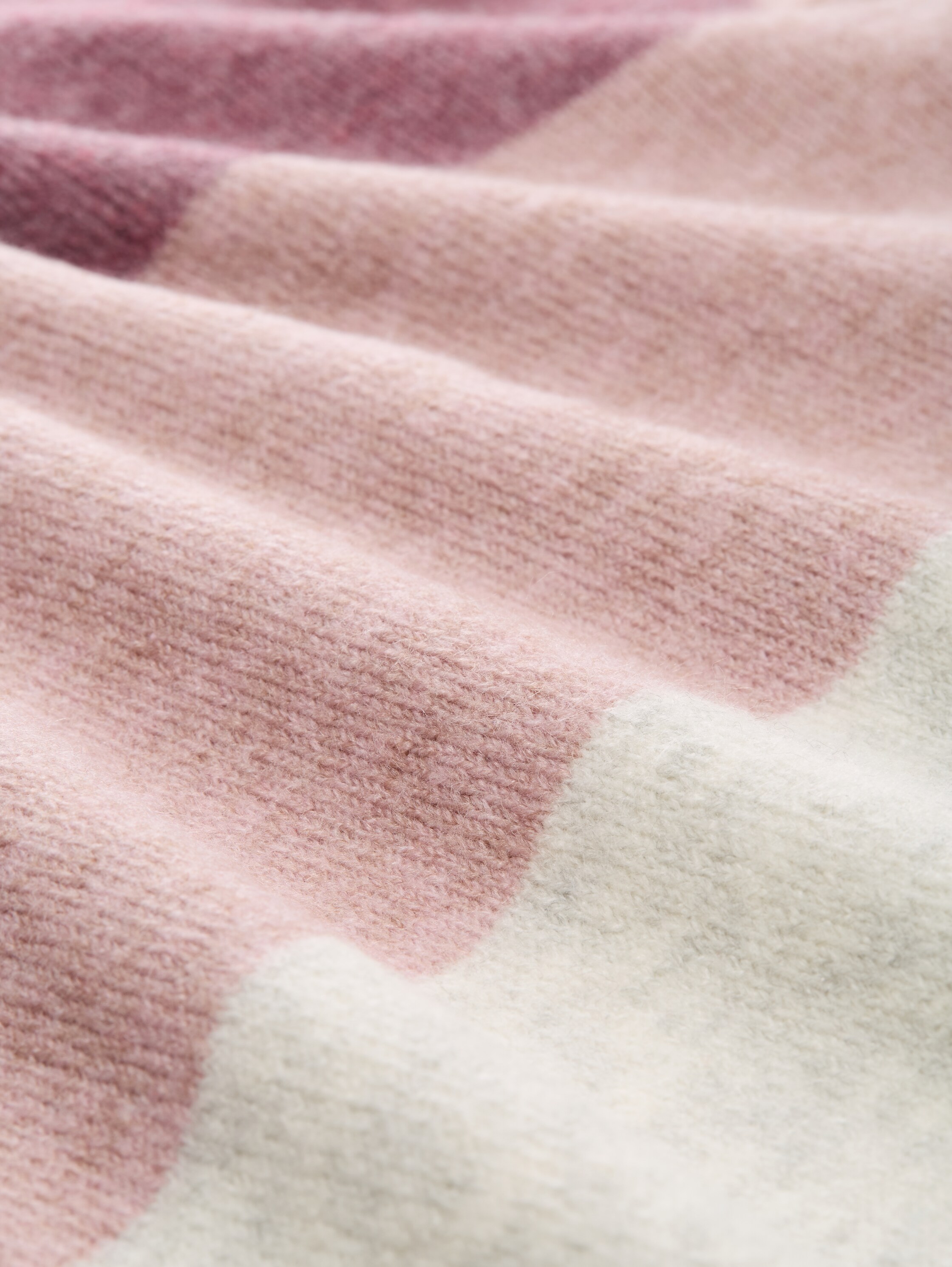 Knitted jumper with colour blocking - rose beige colorblock - Material view