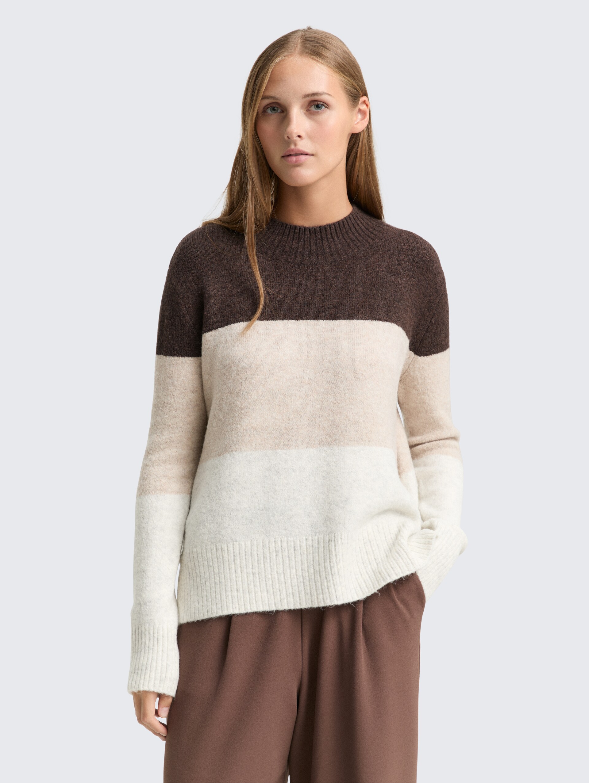 Strickpullover mit Colour Blocking - brown camel colorblock - Ausschnitt Model-Vorderansicht