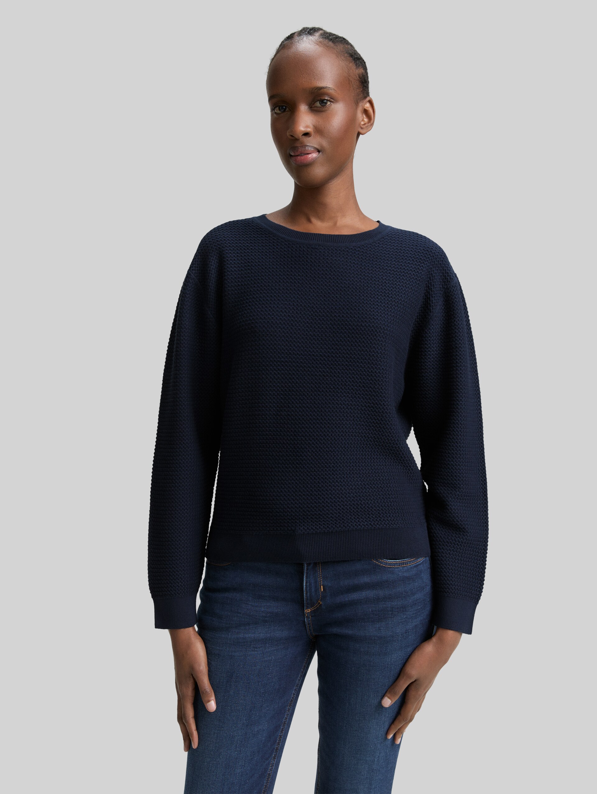 Knitted jumper - sky captain blue - Neckline model front view