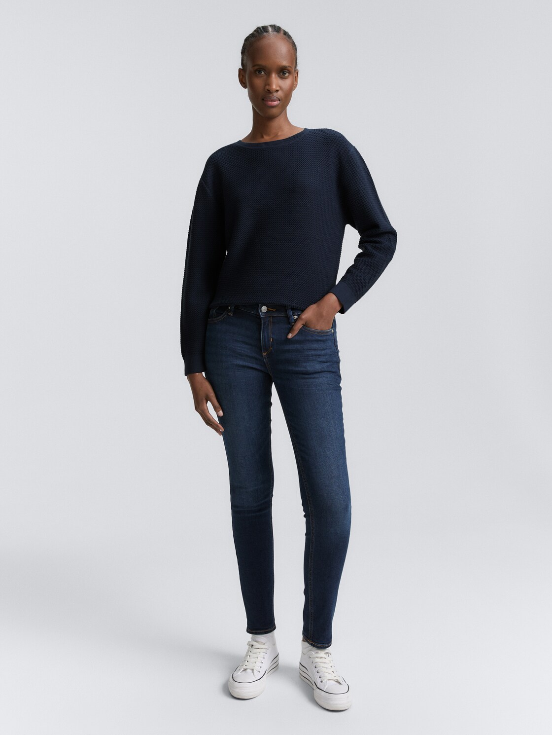 Strickpullover mit Rundhalsausschnitt - sky captain blue - Model-Vorderansicht