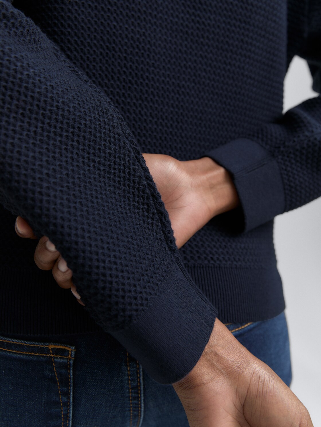 Strickpullover mit Rundhalsausschnitt - sky captain blue - Detail-Model-Ansicht