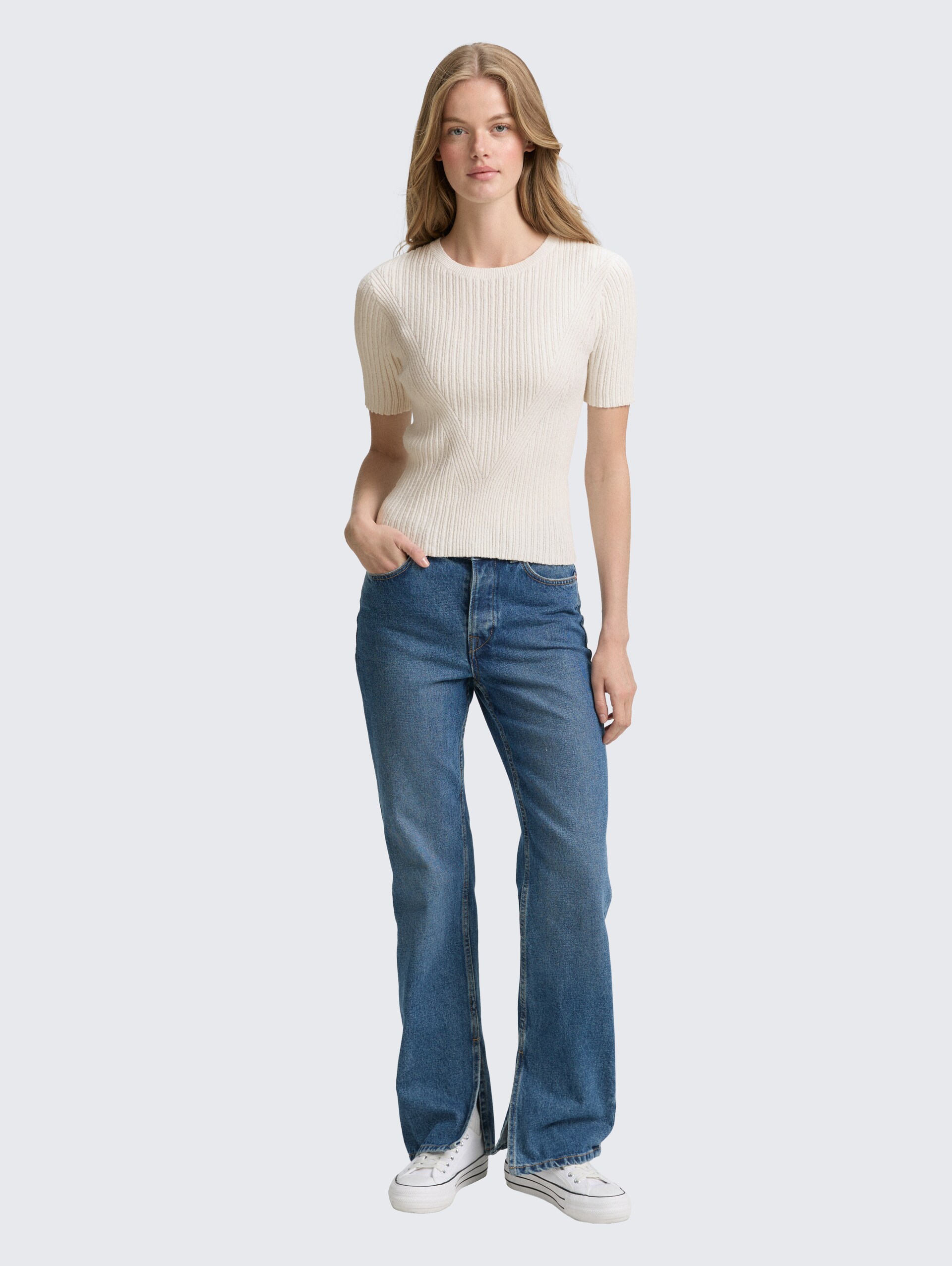 Knitted jumper with ribbed texture - off white - Model front view