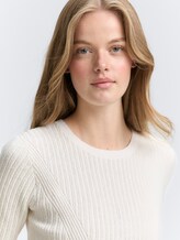 Pull en maille à côtes - off white - Vue détaillée du modèle