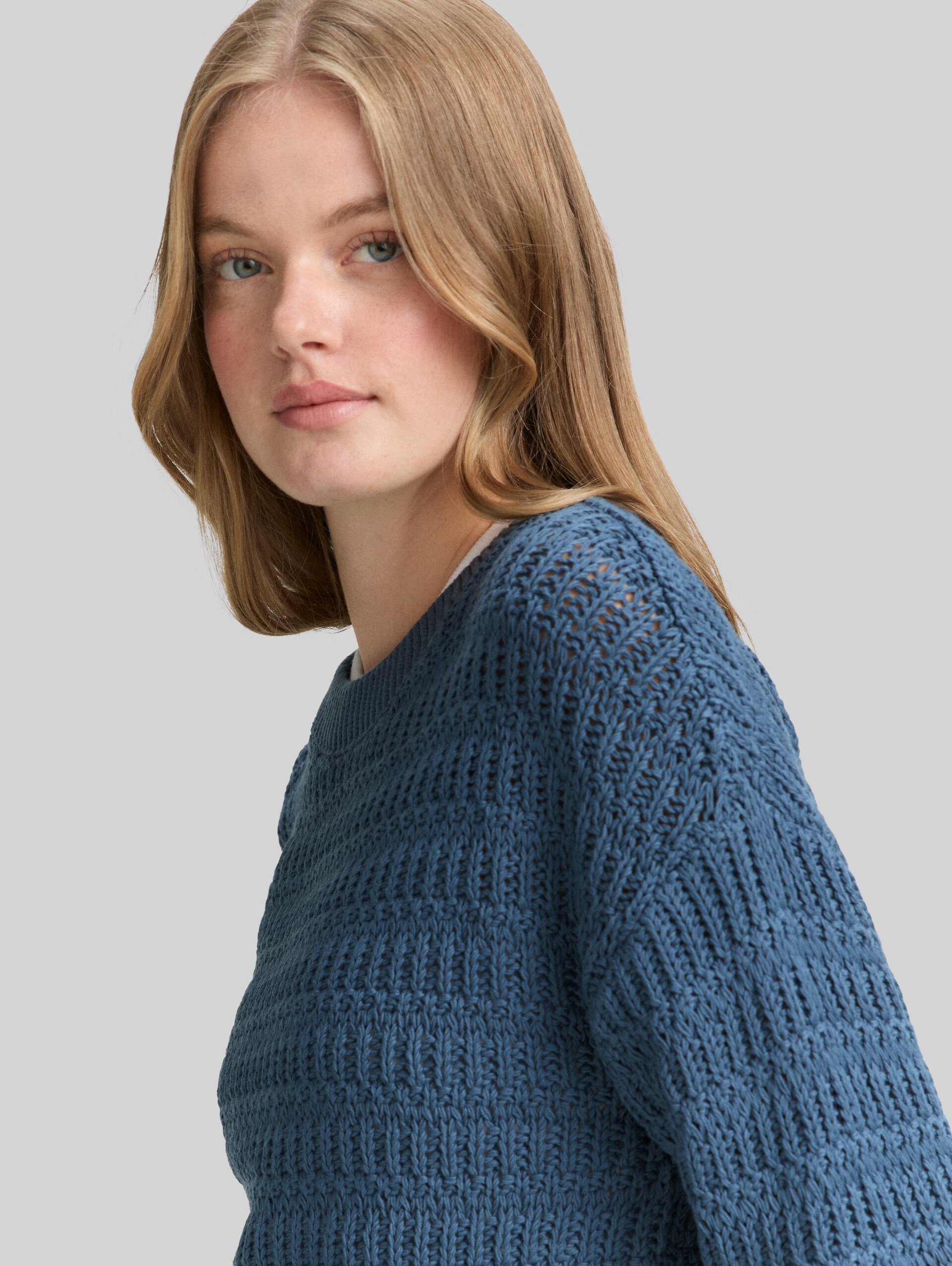 Relaxed fit knitted jumper - dusty denim blue - Detail model view