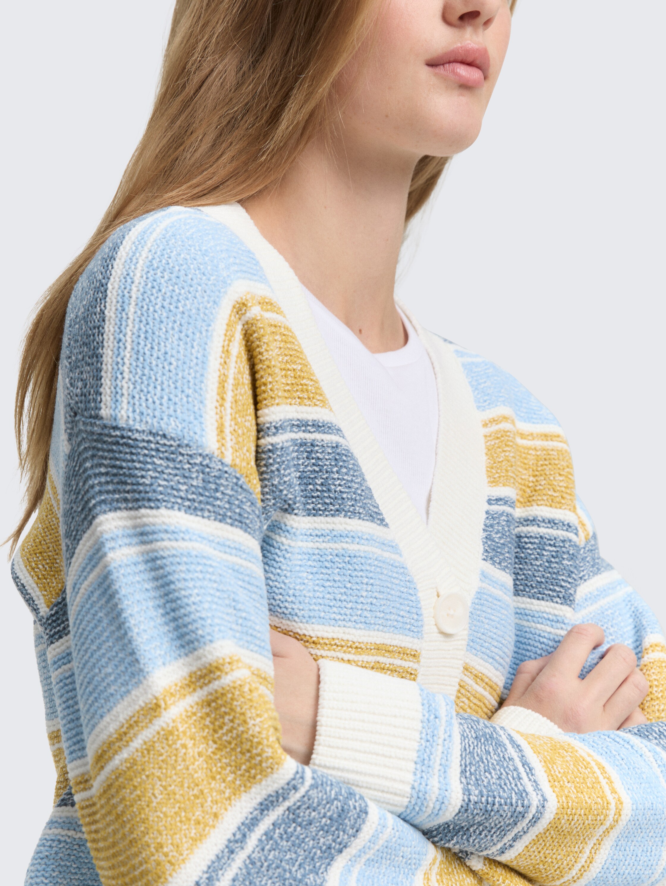 Relaxed Fit Cardigan mit Streifenmuster - blue yellow stripe - Detail-Model-Ansicht