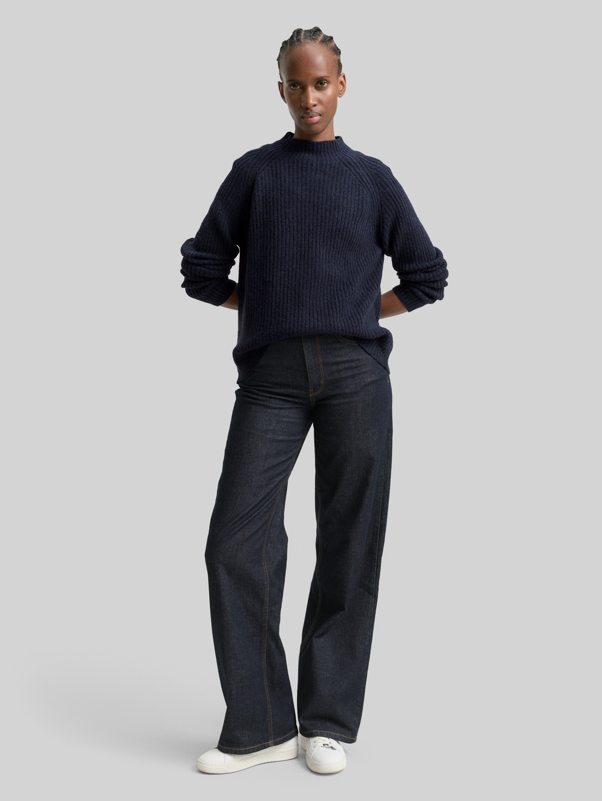 Relaxed fit knitted jumper with stand-up collar - Dark Blue Melange - Model front view