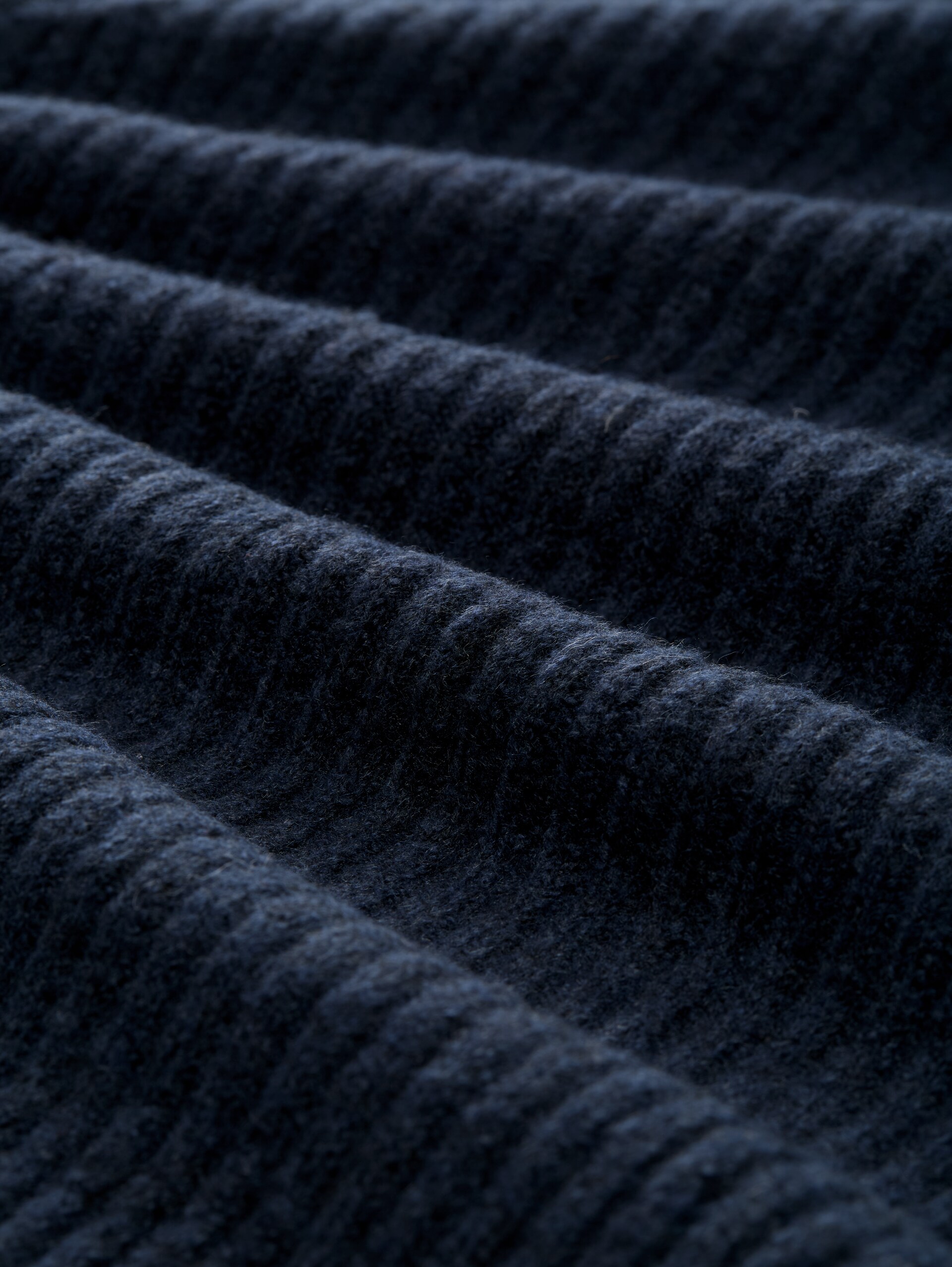 Relaxed fit knitted jumper with stand-up collar - Dark Blue Melange - Material view