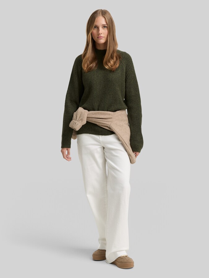 Relaxed Fit Strickpullover mit Stehkragen von Denim Female, grape leaf green melange