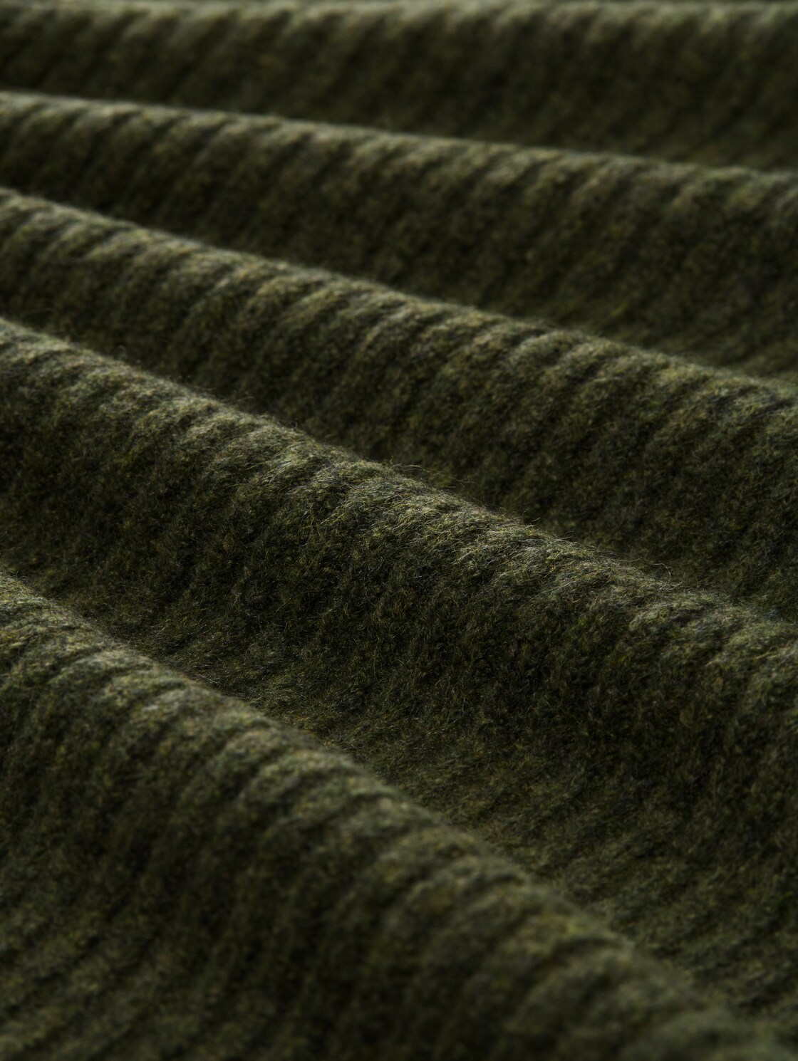 Relaxed Fit Strickpullover mit Stehkragen - grape leaf green melange - Material-Ansicht