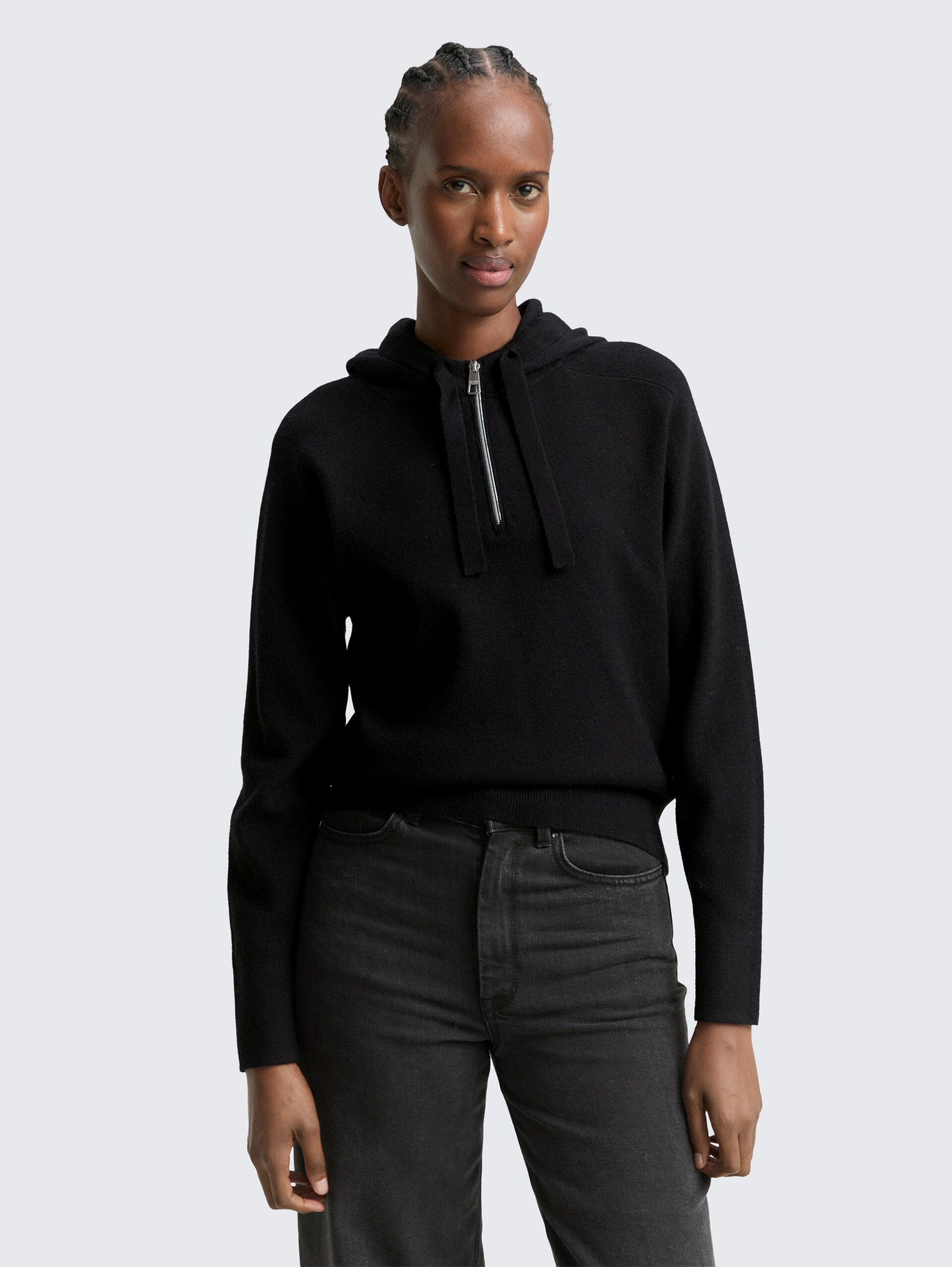 Hoodie Strickpullover mit Reißverschluss - deep black - Ausschnitt Model-Vorderansicht