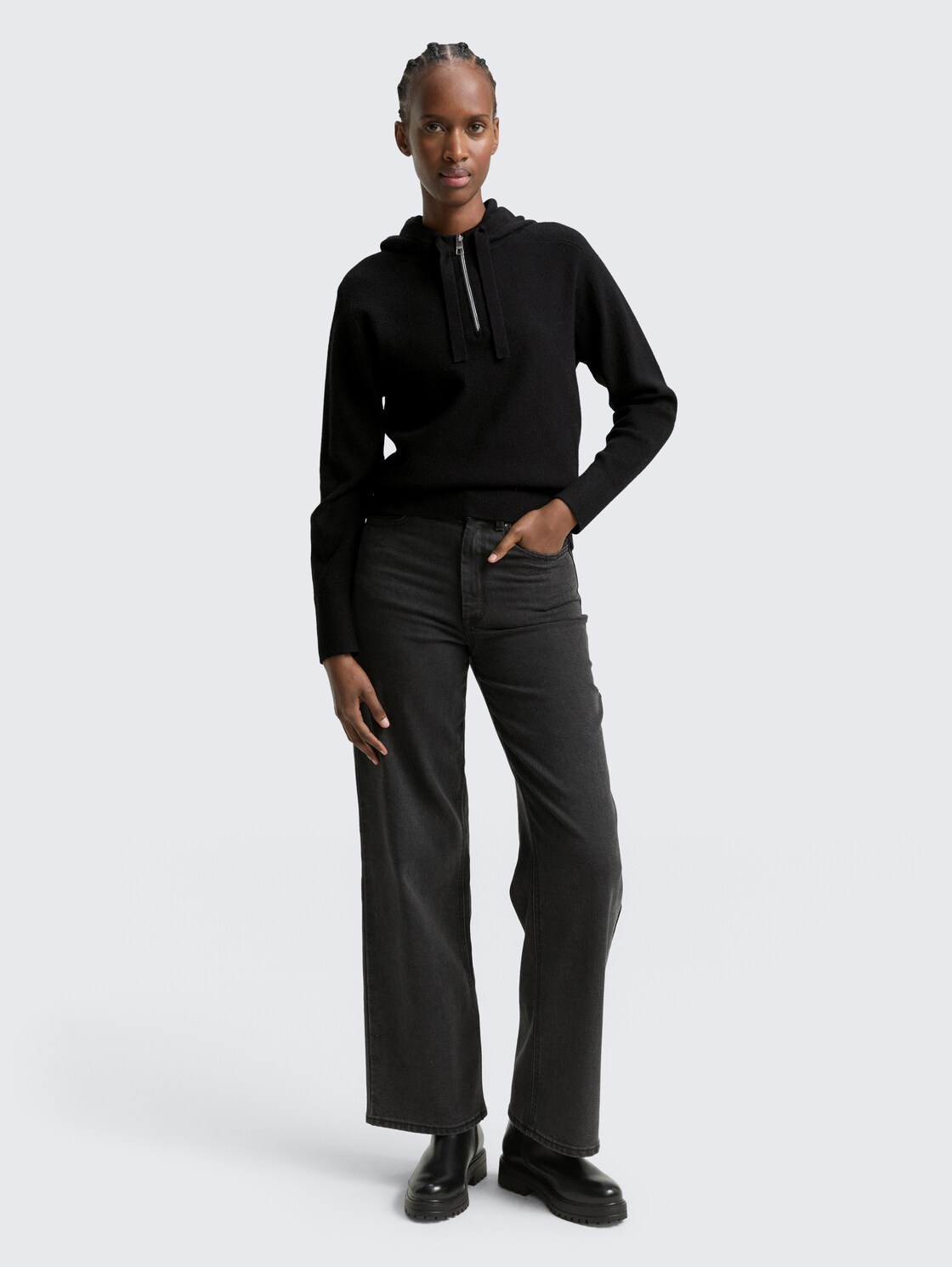 Hoodie Strickpullover mit Reißverschluss - deep black - Model-Vorderansicht