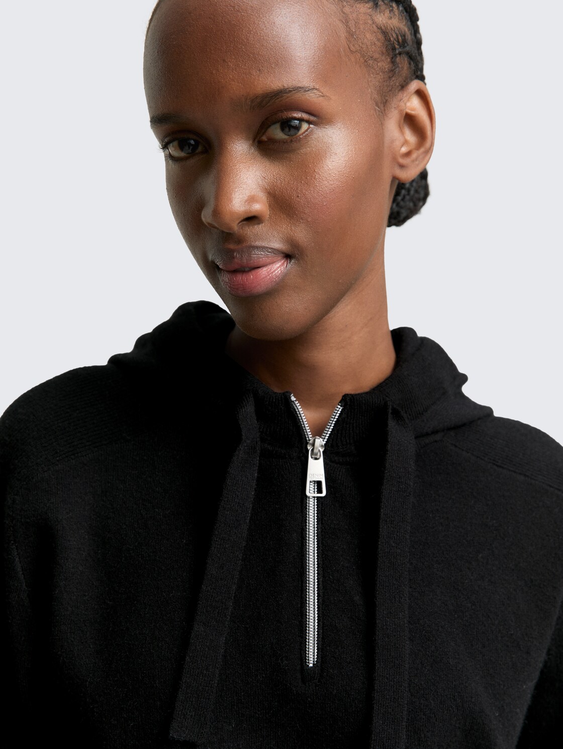 Hoodie Strickpullover mit Reißverschluss - deep black - Detail-Model-Ansicht