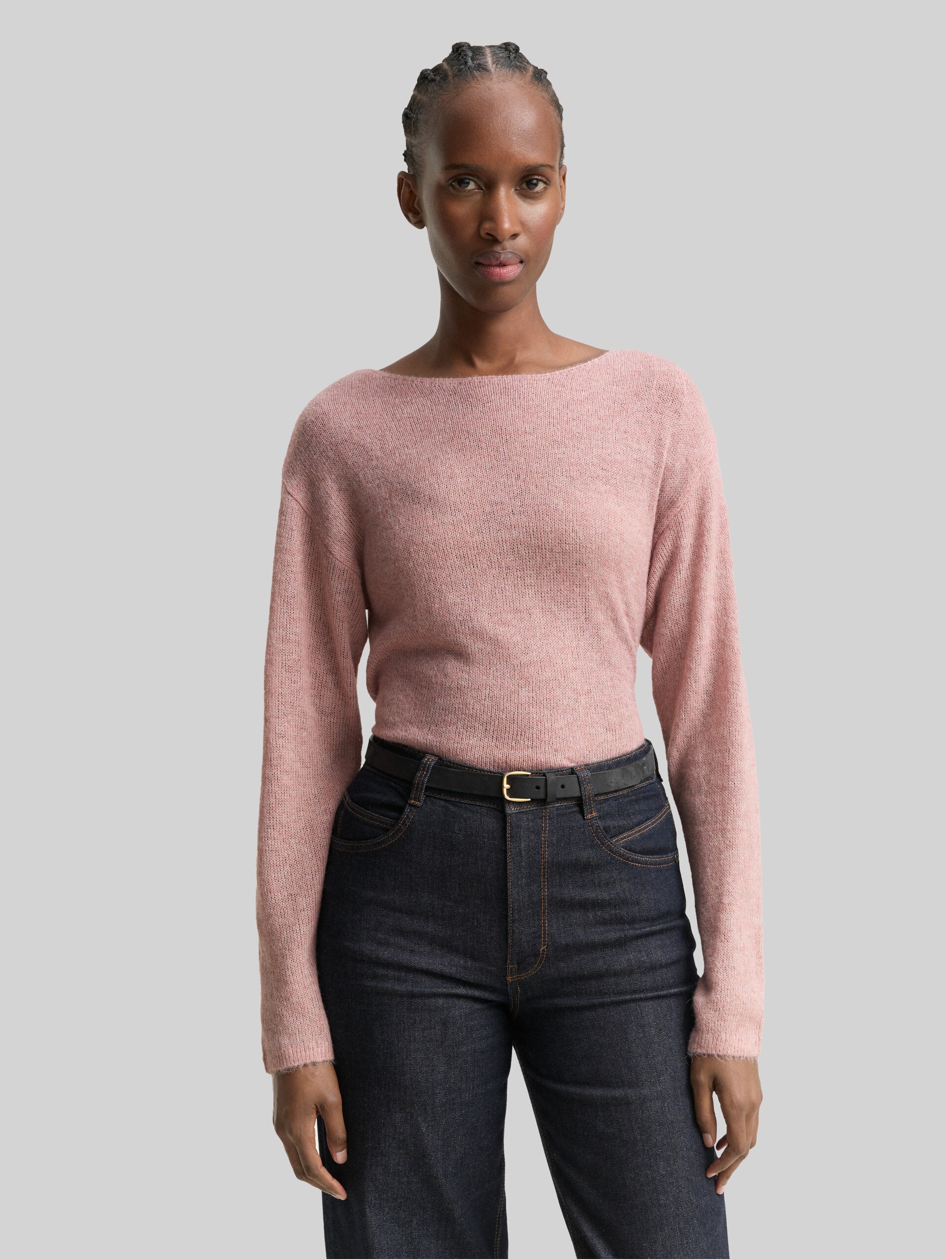 Knitted jumper with boat neckline - Antique Rose Melange - Neckline model front view