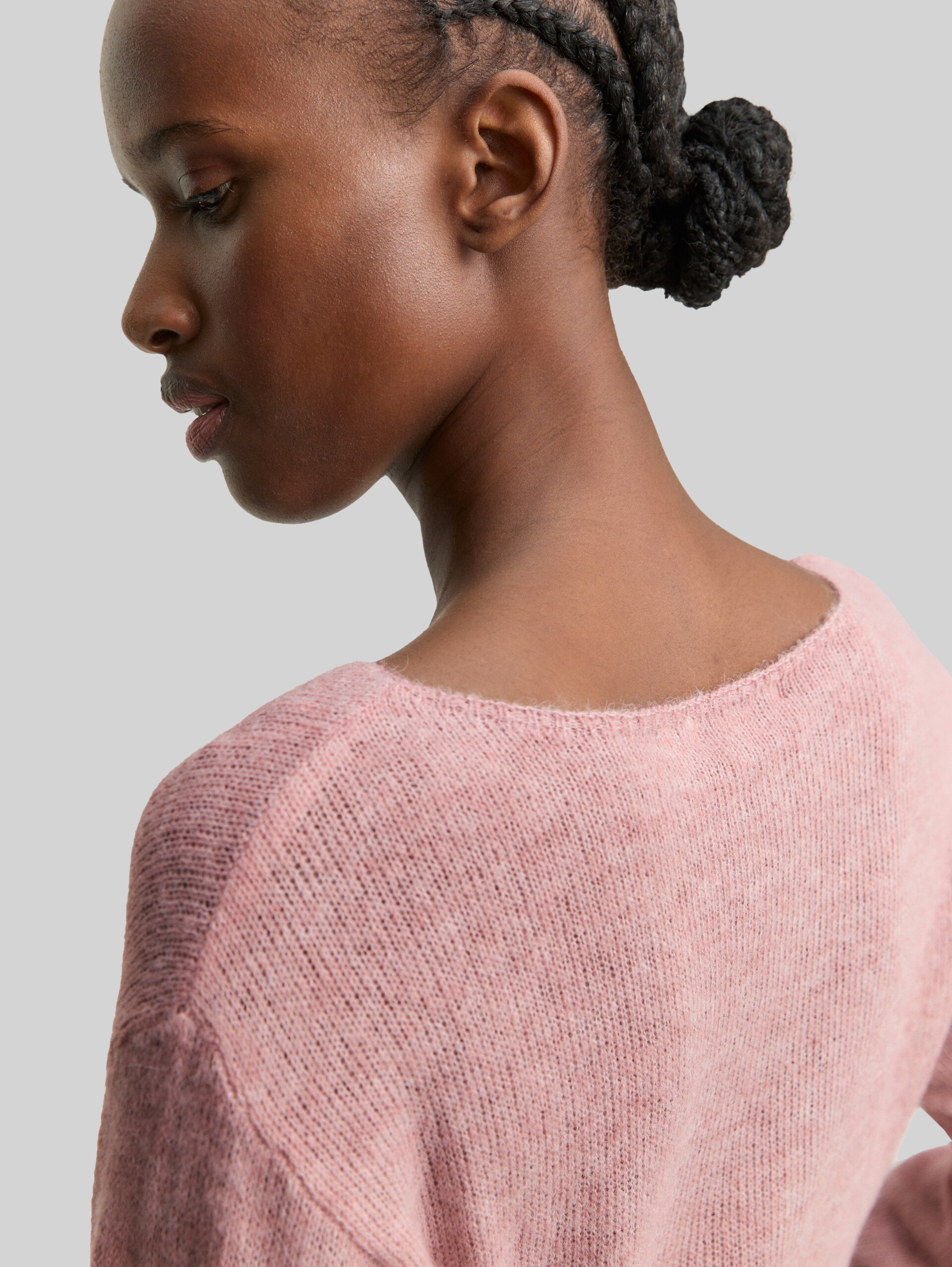 Knitted jumper with boat neckline - Antique Rose Melange - Detail model view