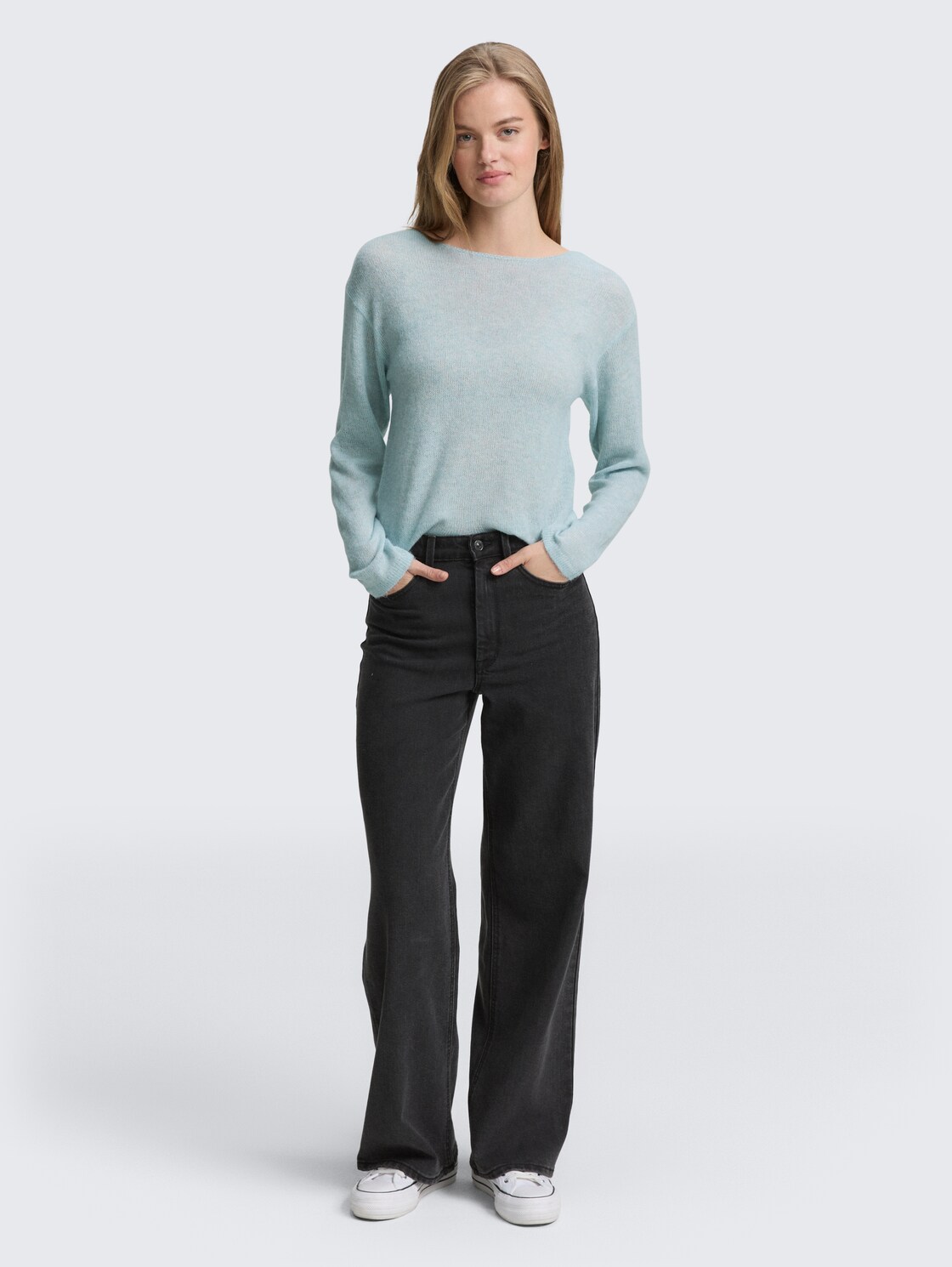 Strickpullover mit U-Boot-Ausschnitt - Silver Cloud Blue Melange - Model-Vorderansicht