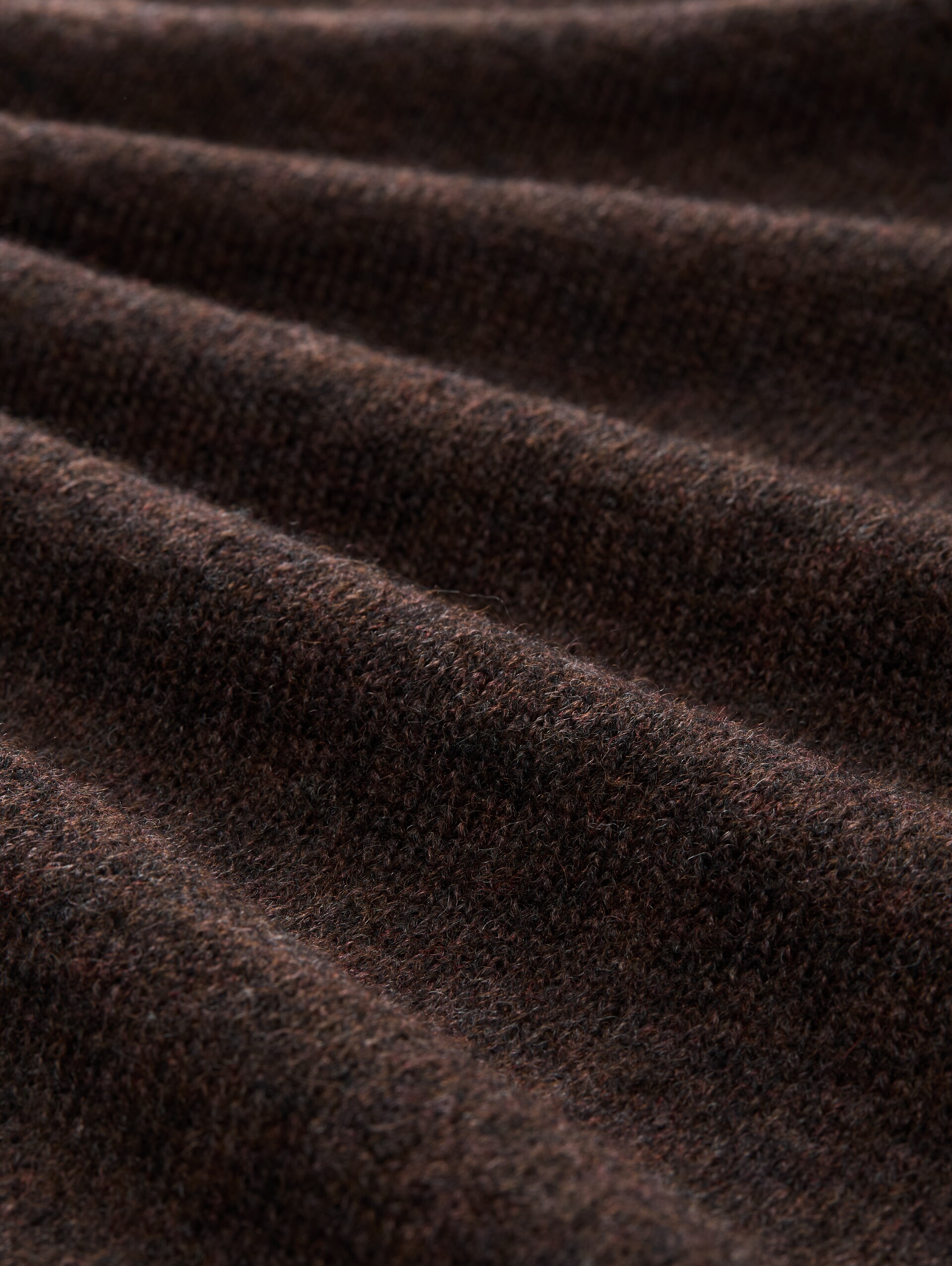 Knitted jumper with boat neckline - soft chocolate brown melange - Material view