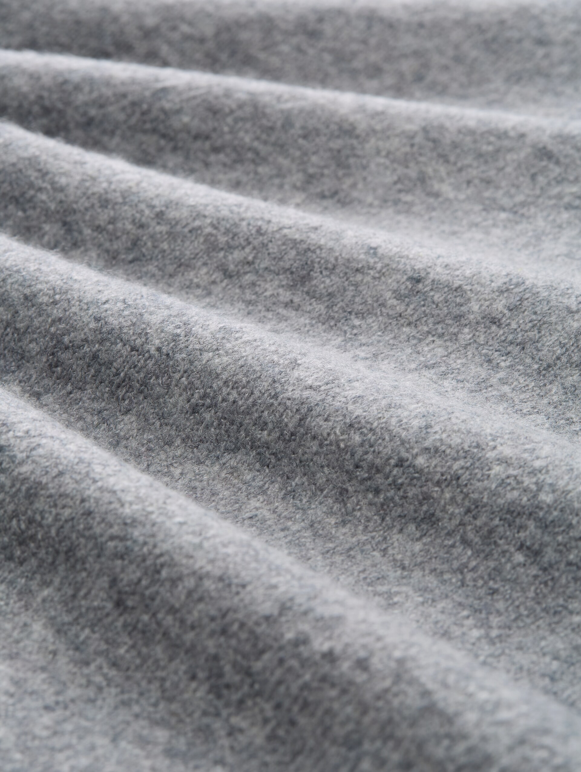 Longstyle Strickpullover mit V-Ausschnitt - Cement Grey Mélange - Material-Ansicht