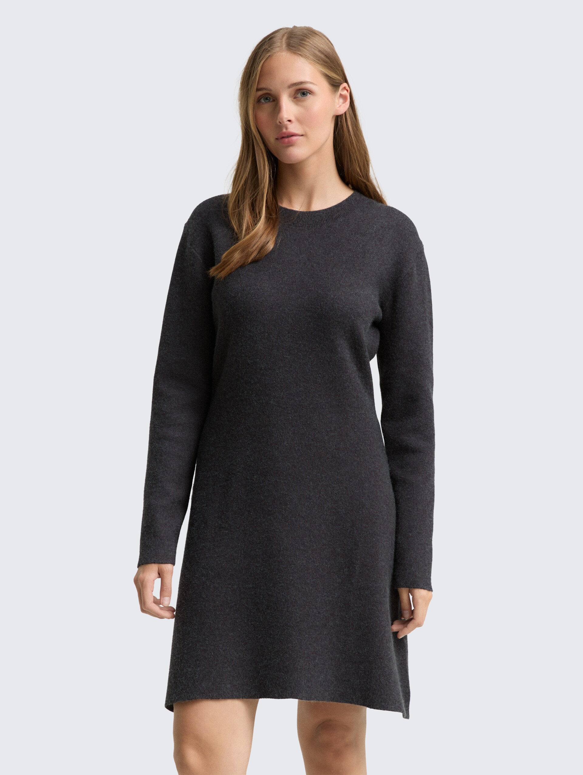Mini Skater Strickkleid - Shale Grey Melange - Model-Vorderansicht