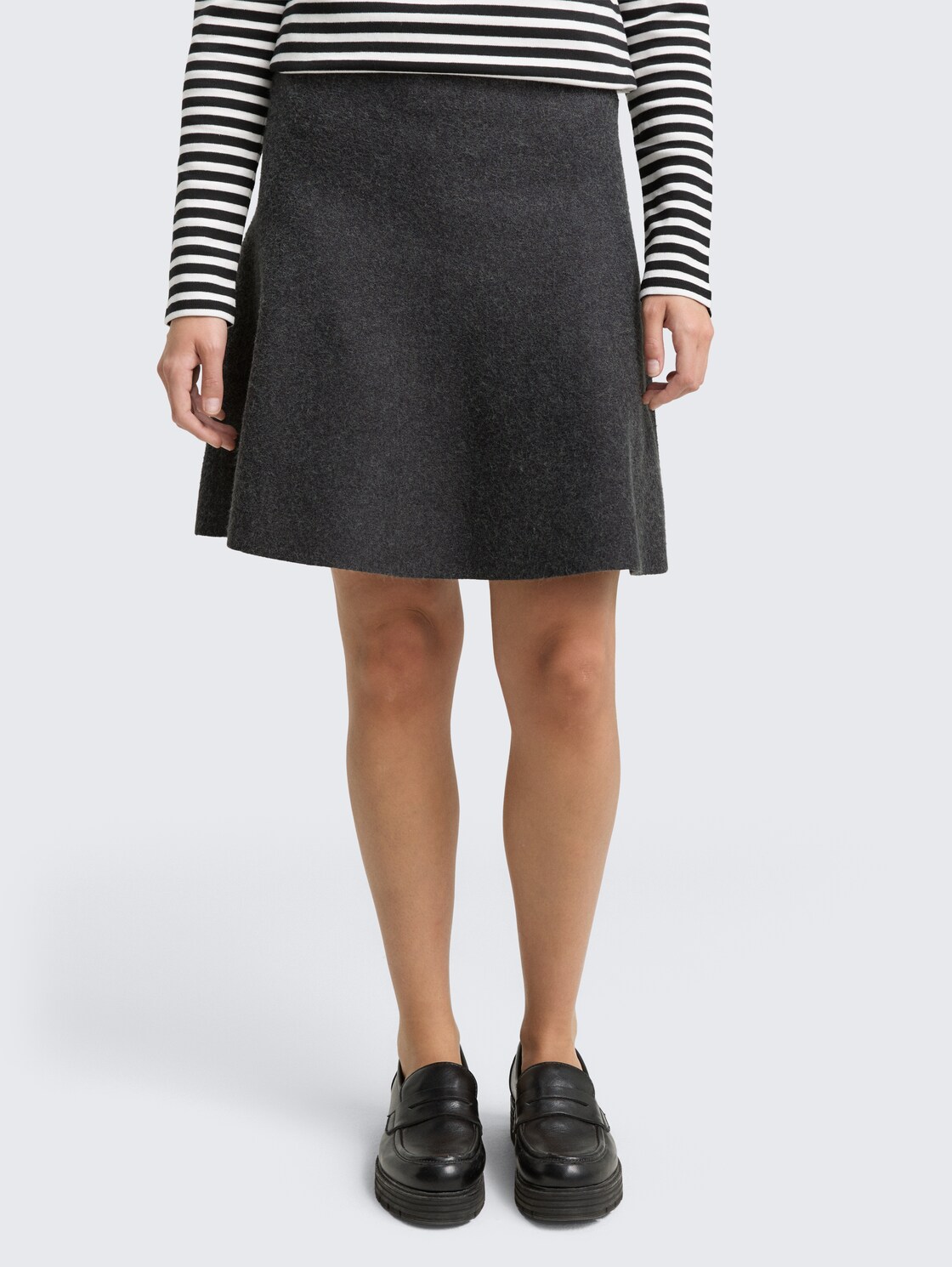 Mini Skater Strickrock - Shale Grey Melange - Ausschnitt Model-Vorderansicht