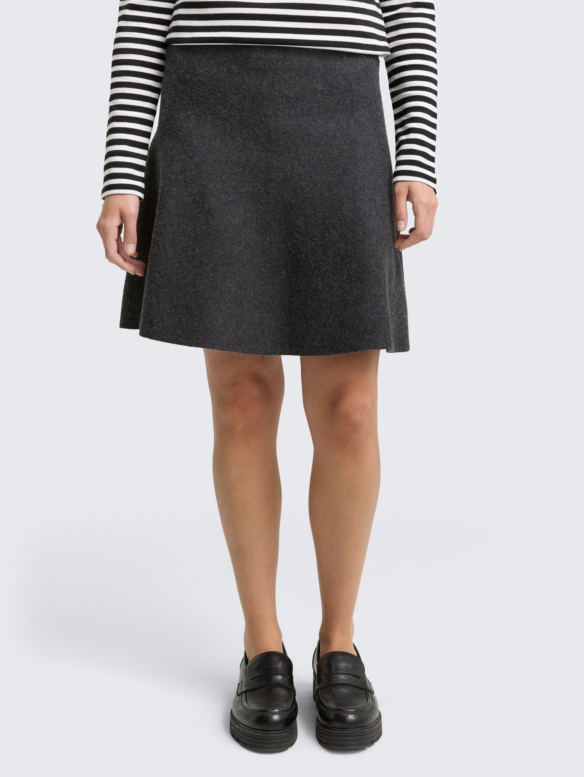 Mini Skater Strickrock - Shale Grey Melange - Ausschnitt Model-Vorderansicht