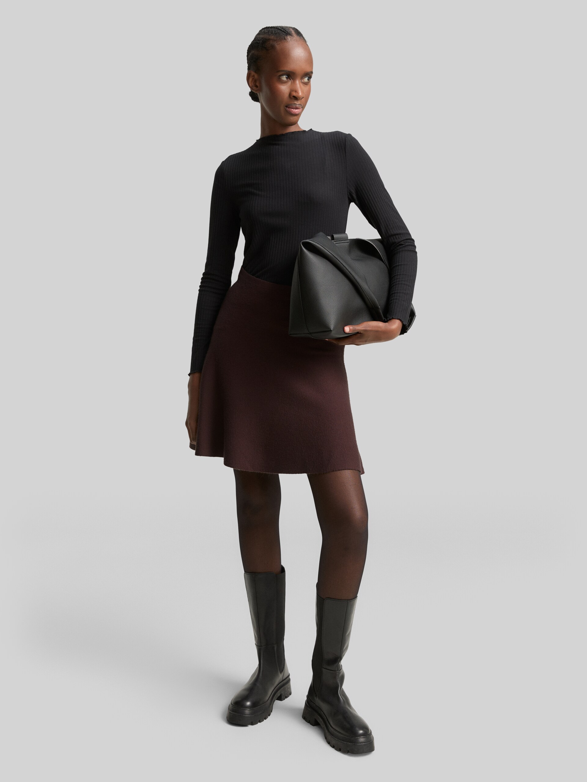 Mini skater knit skirt - soft chocolate brown melange - Model front view