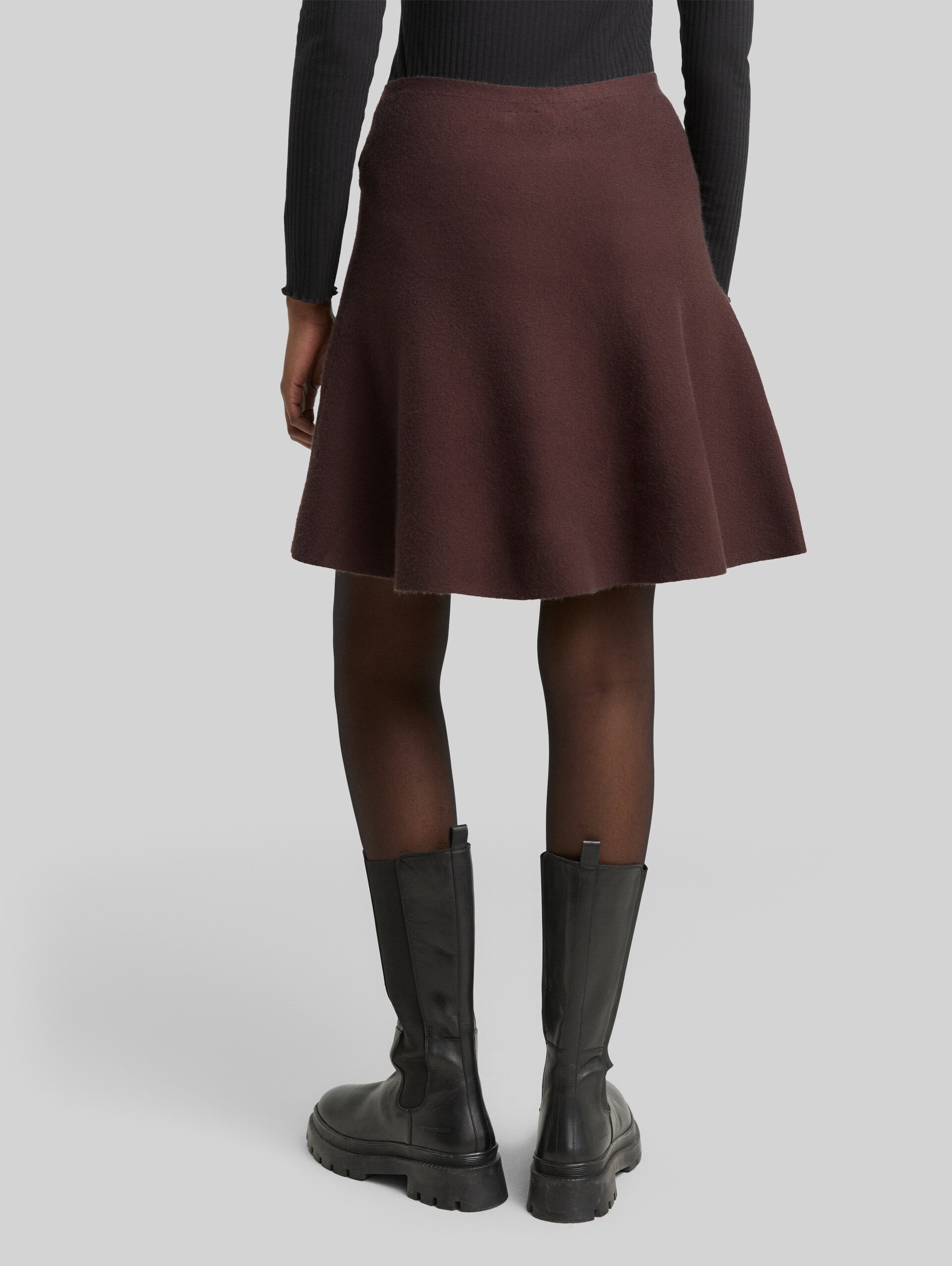 Mini skater knit skirt - soft chocolate brown melange - Neckline model-back view