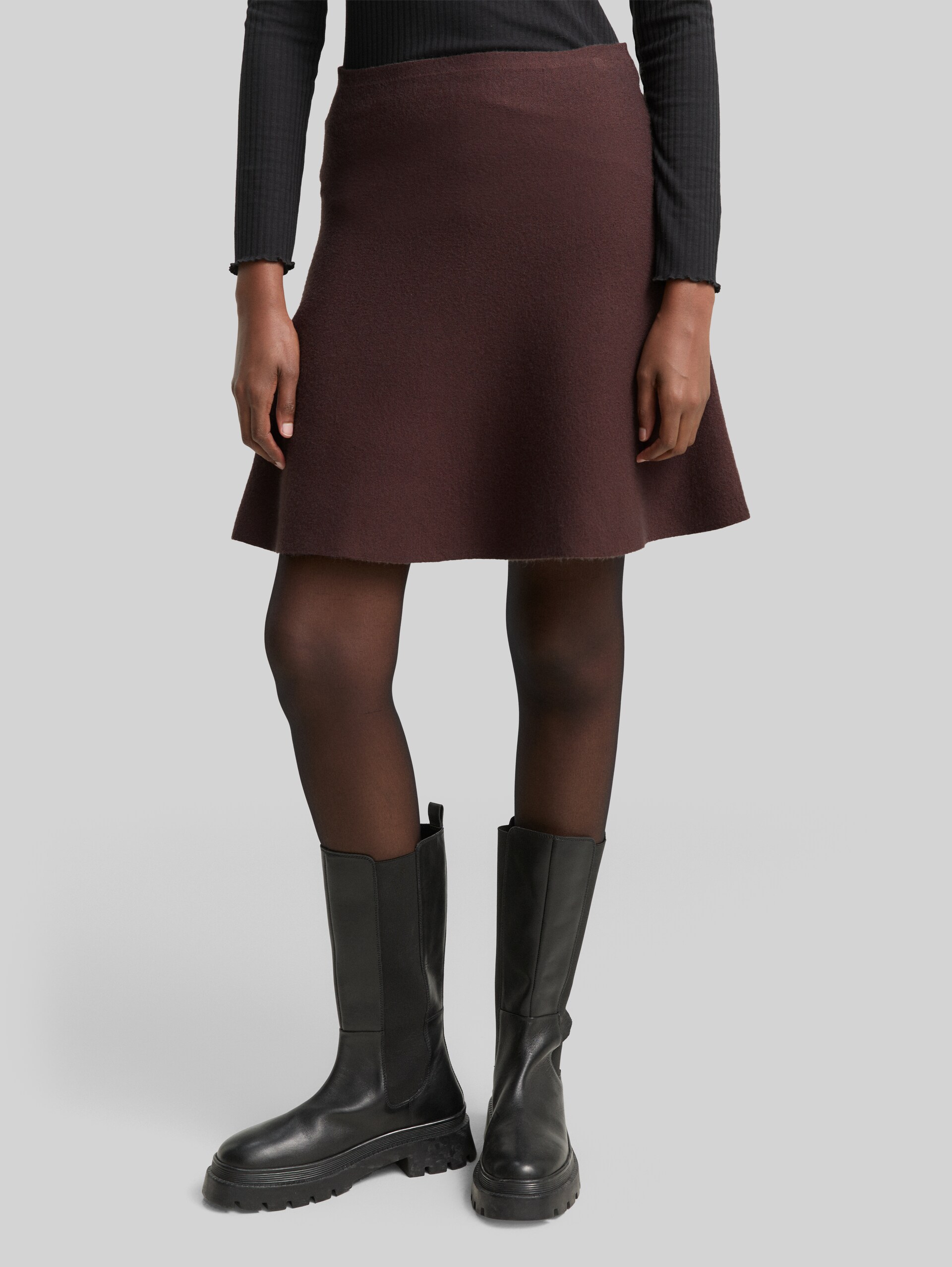 Mini skater knit skirt - soft chocolate brown melange - Neckline model front view