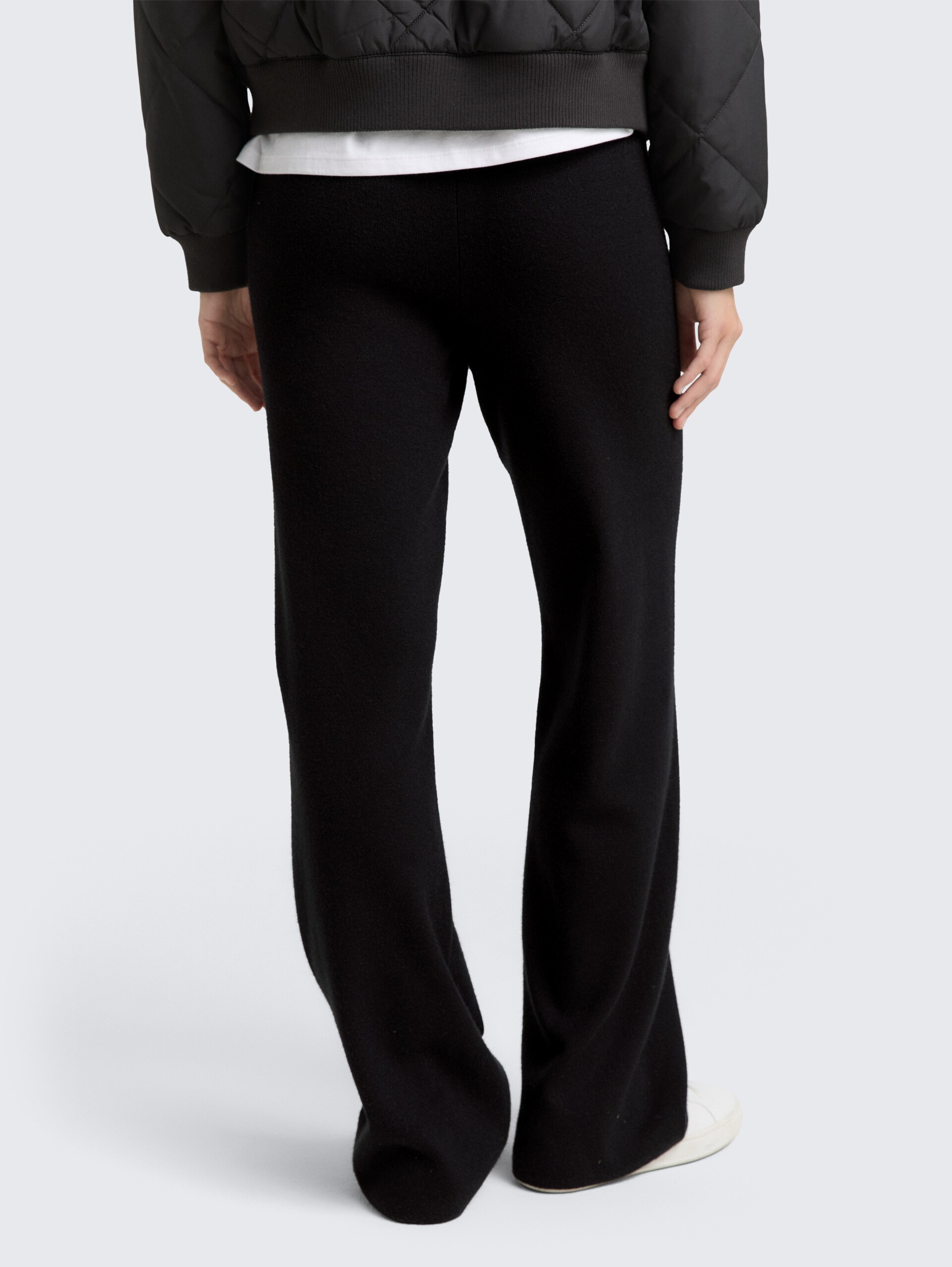 Straight Strickhose - deep black - Auschnitt Model-Rückansicht