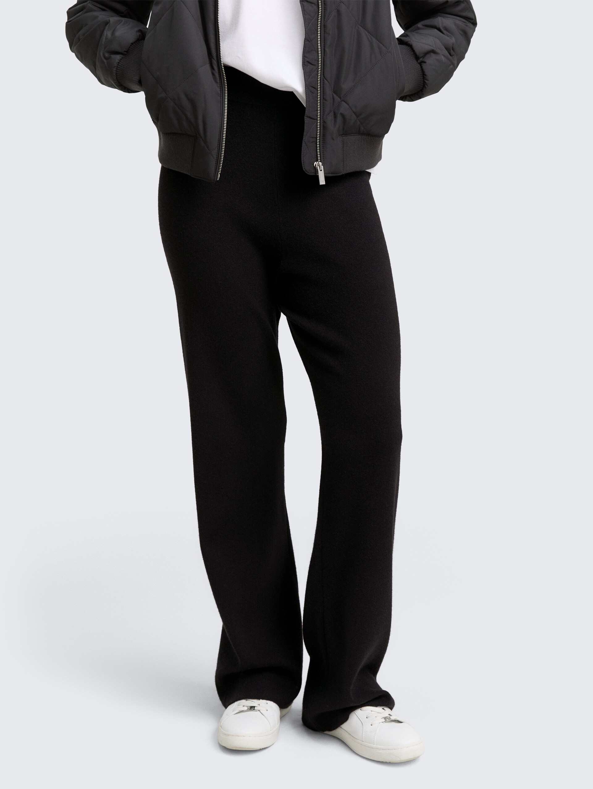 Straight Strickhose - deep black - Ausschnitt Model-Vorderansicht