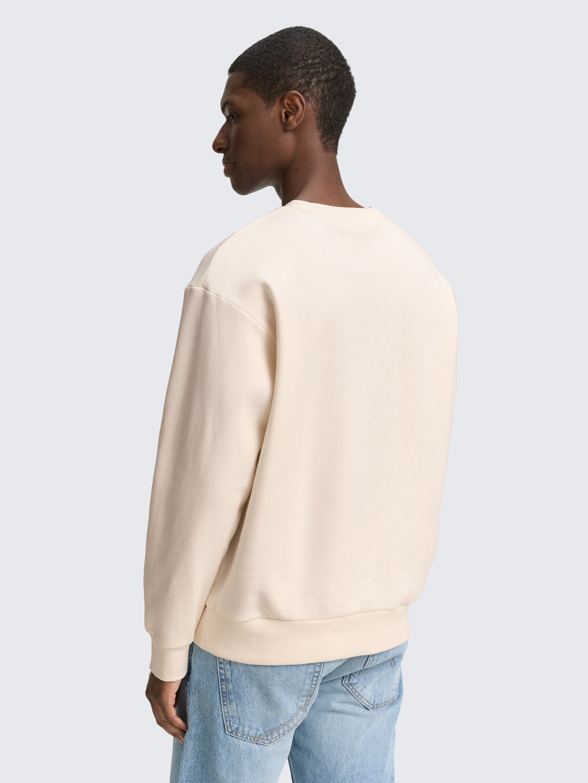 Crewneck Sweatshirt mit Print - Gardenia White - Auschnitt Model-Rückansicht