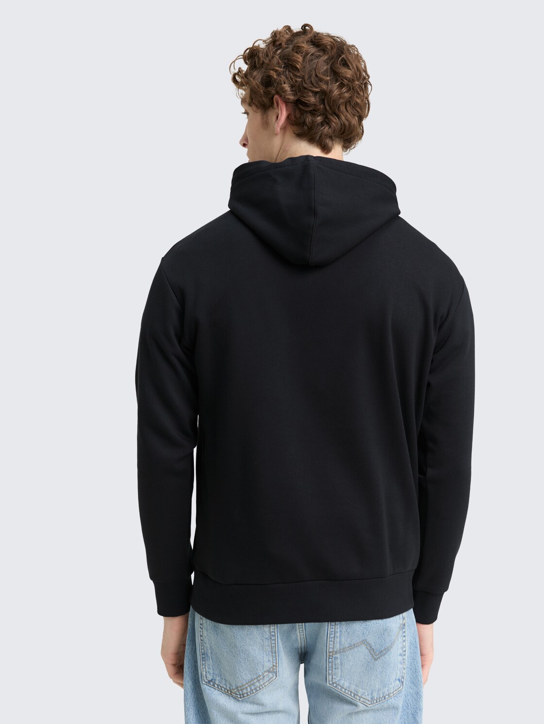 Hoodie Sweatshirt mit Print - Night Watch Black - Auschnitt Model-Rückansicht