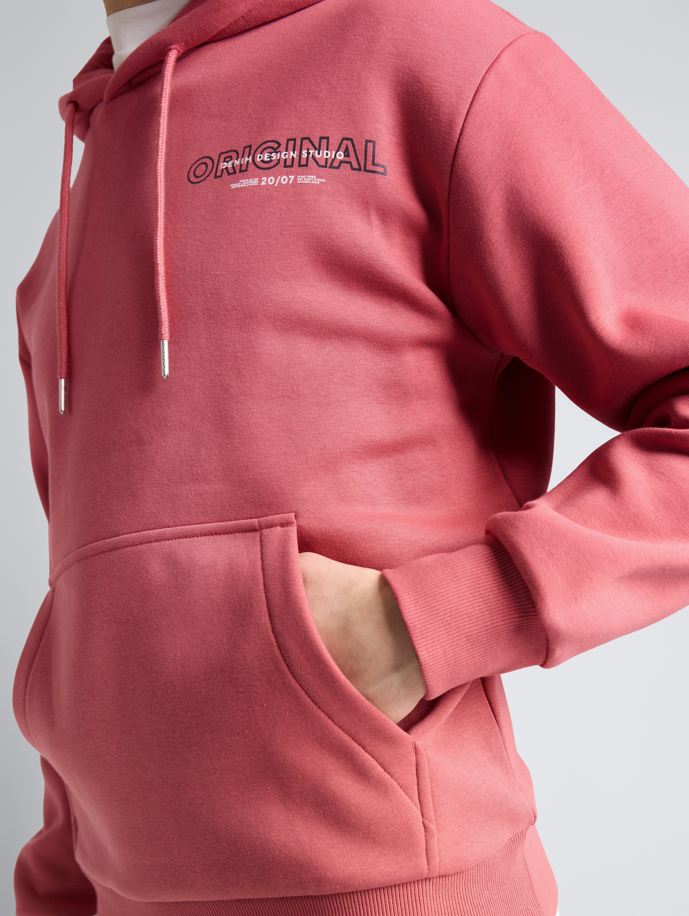 Hoodie Sweatshirt mit Print - baroque rose - Detail-Model-Ansicht