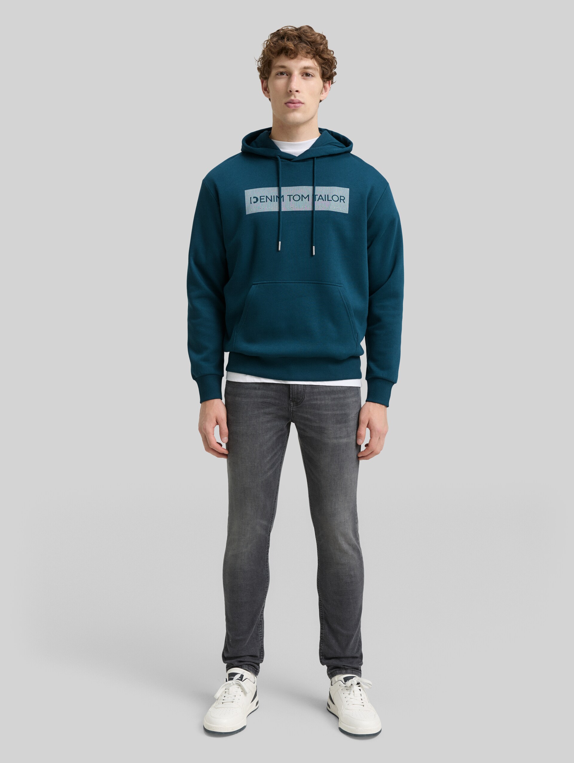 Hoodie with a print - deep pond green - Model front view