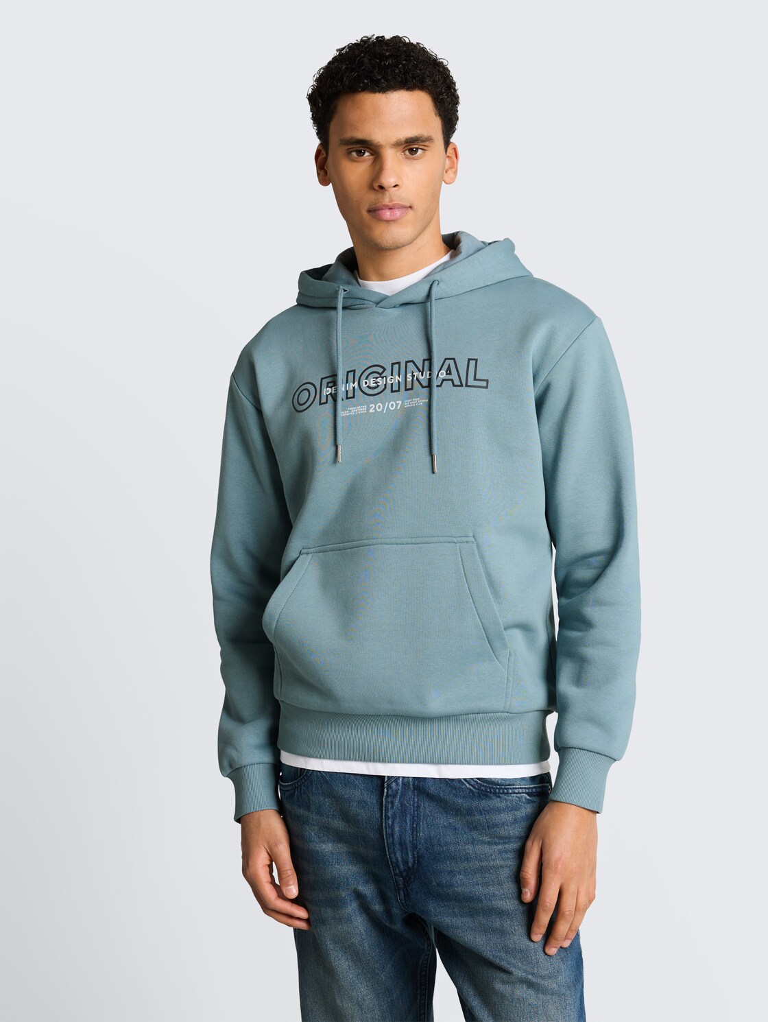 Hoodie Sweatshirt mit Print - citadel blue - Ausschnitt Model-Vorderansicht