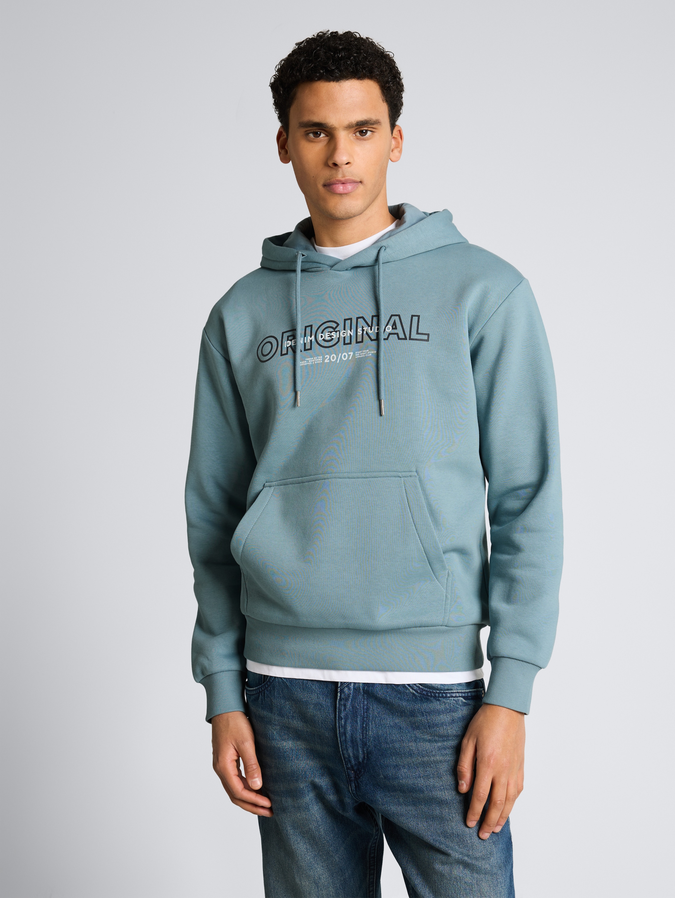 Hoodie Sweatshirt mit Print - citadel blue - Ausschnitt Model-Vorderansicht