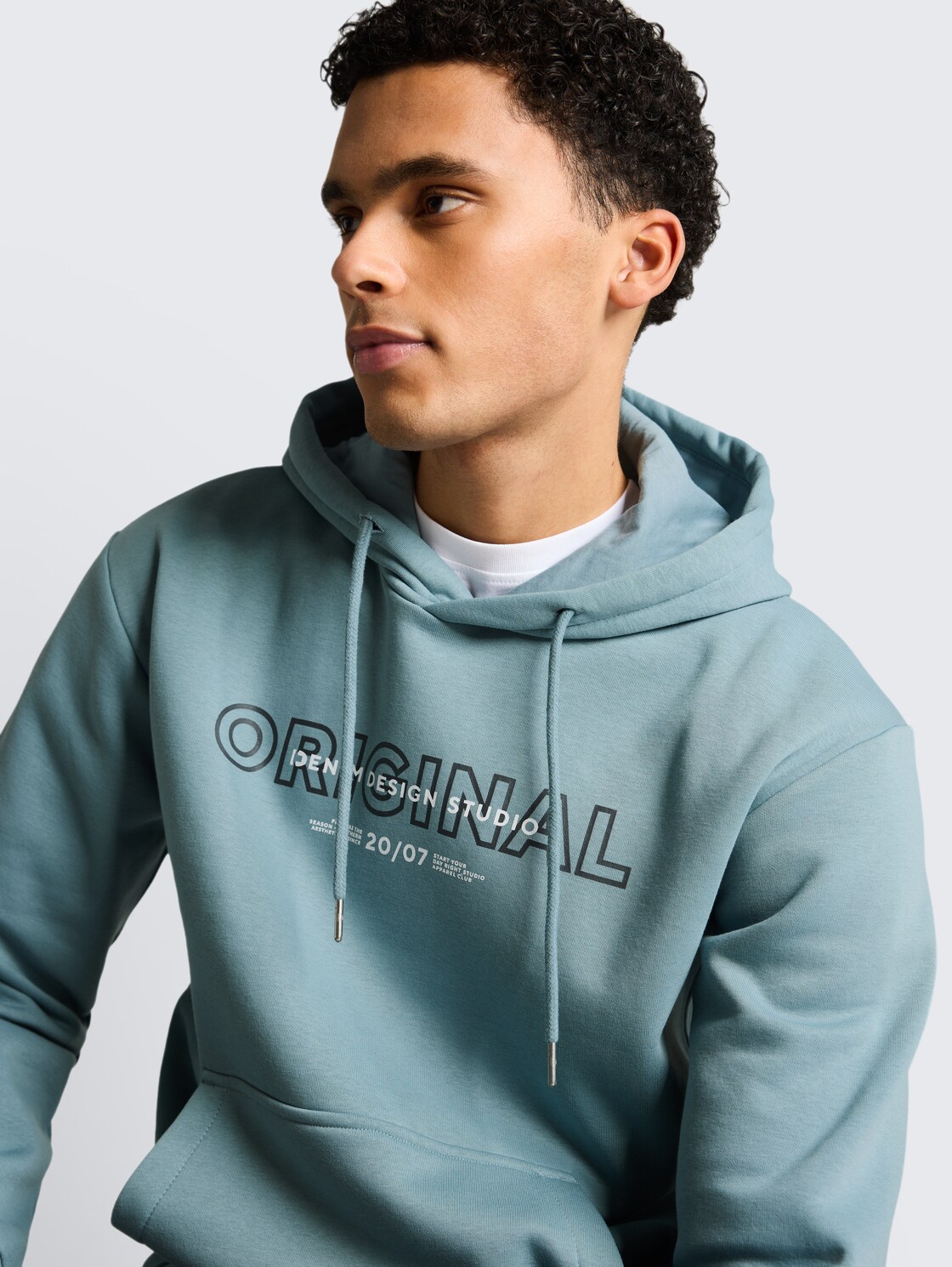 Hoodie Sweatshirt mit Print - citadel blue - Detail-Model-Ansicht