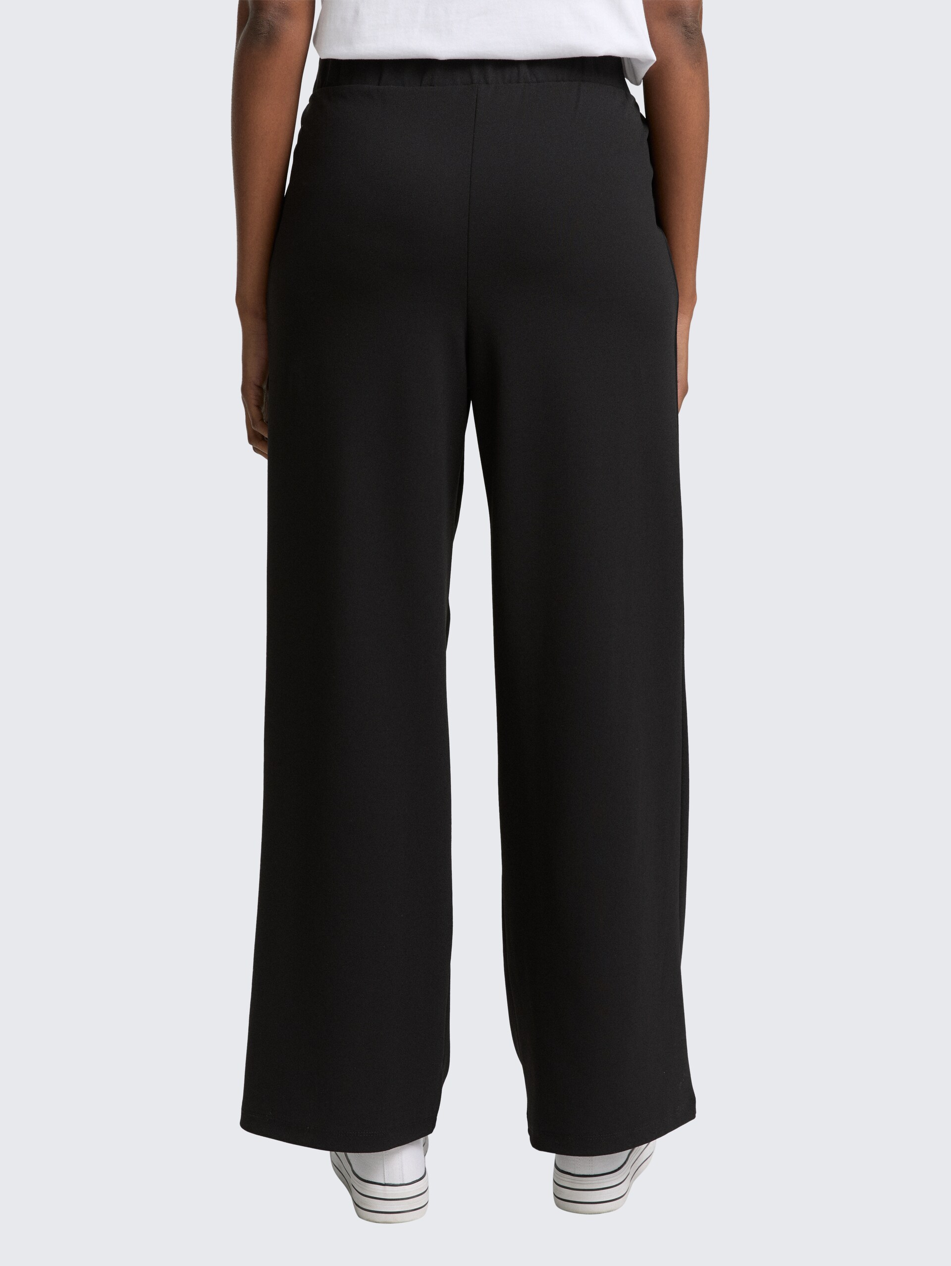 Wide Leg Hose - deep black - Auschnitt Model-Rückansicht