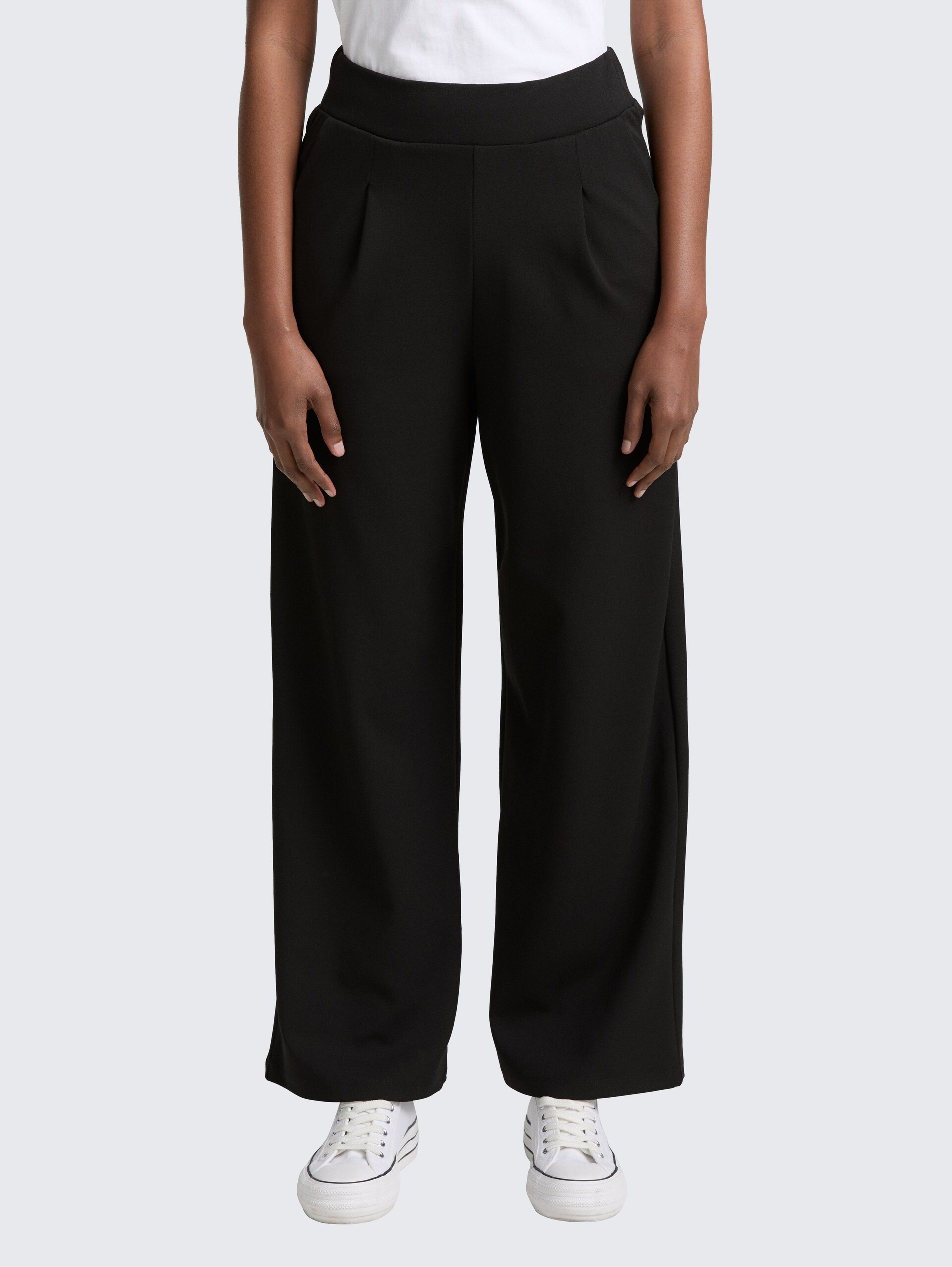 Wide Leg Hose - deep black - Ausschnitt Model-Vorderansicht