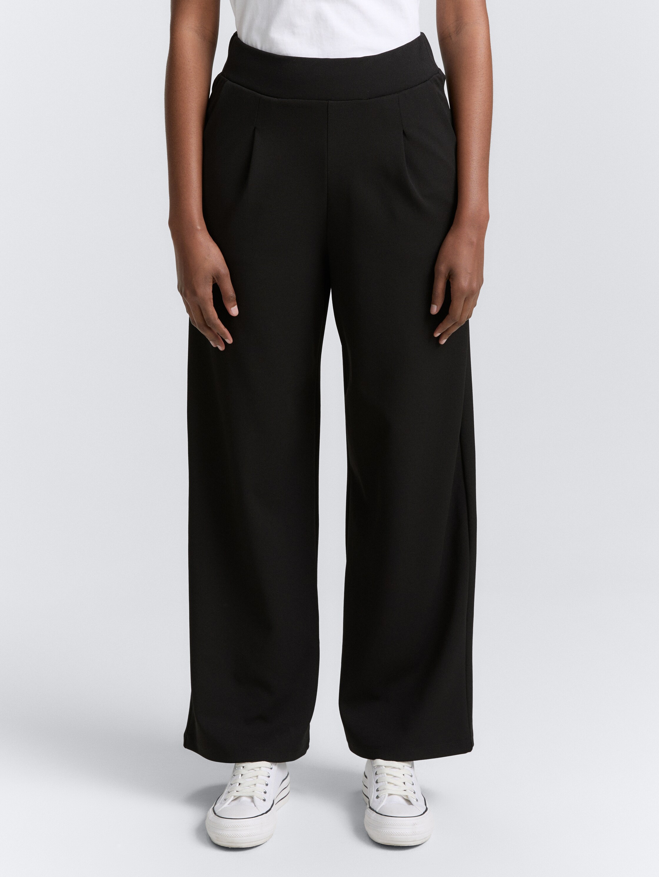 Pantalon large - deep black - Découpe Vue de face du modèle